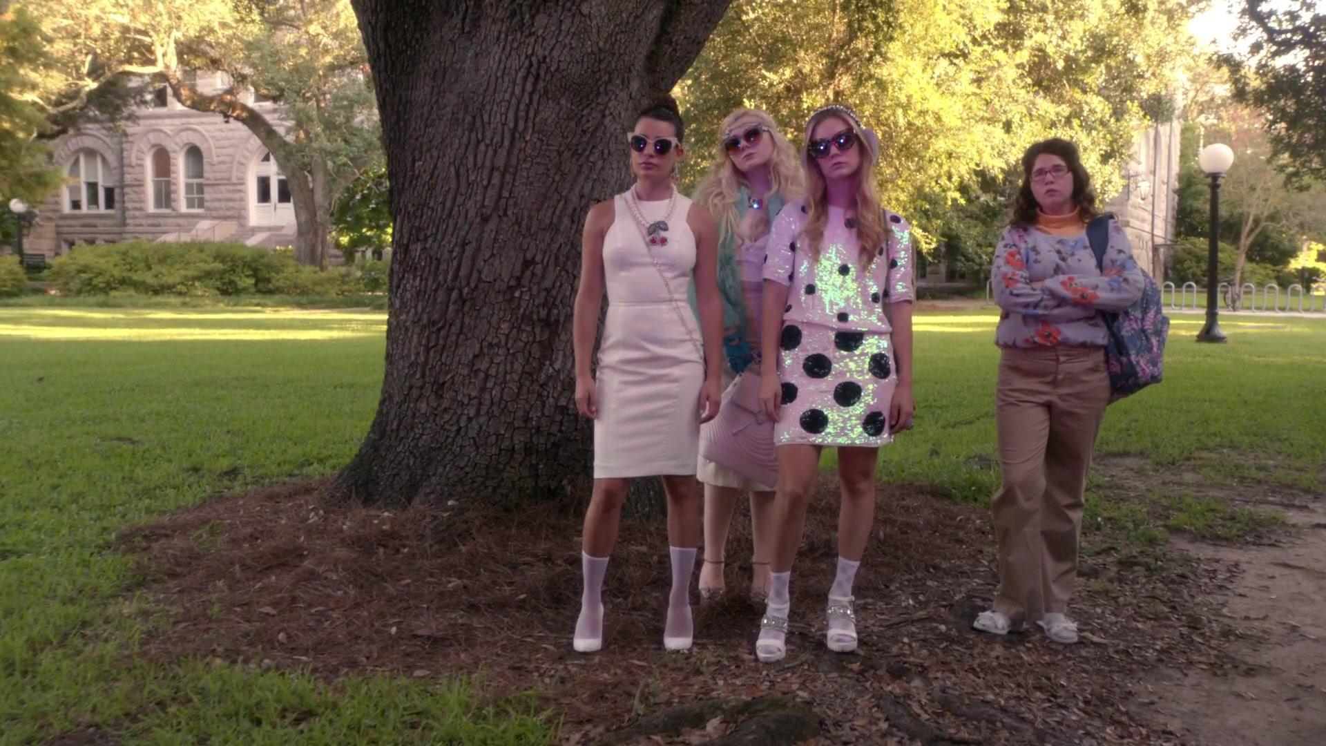Scream_Queens_2015_S01E05_Pumpkin_Patch_1080p_2088.jpg