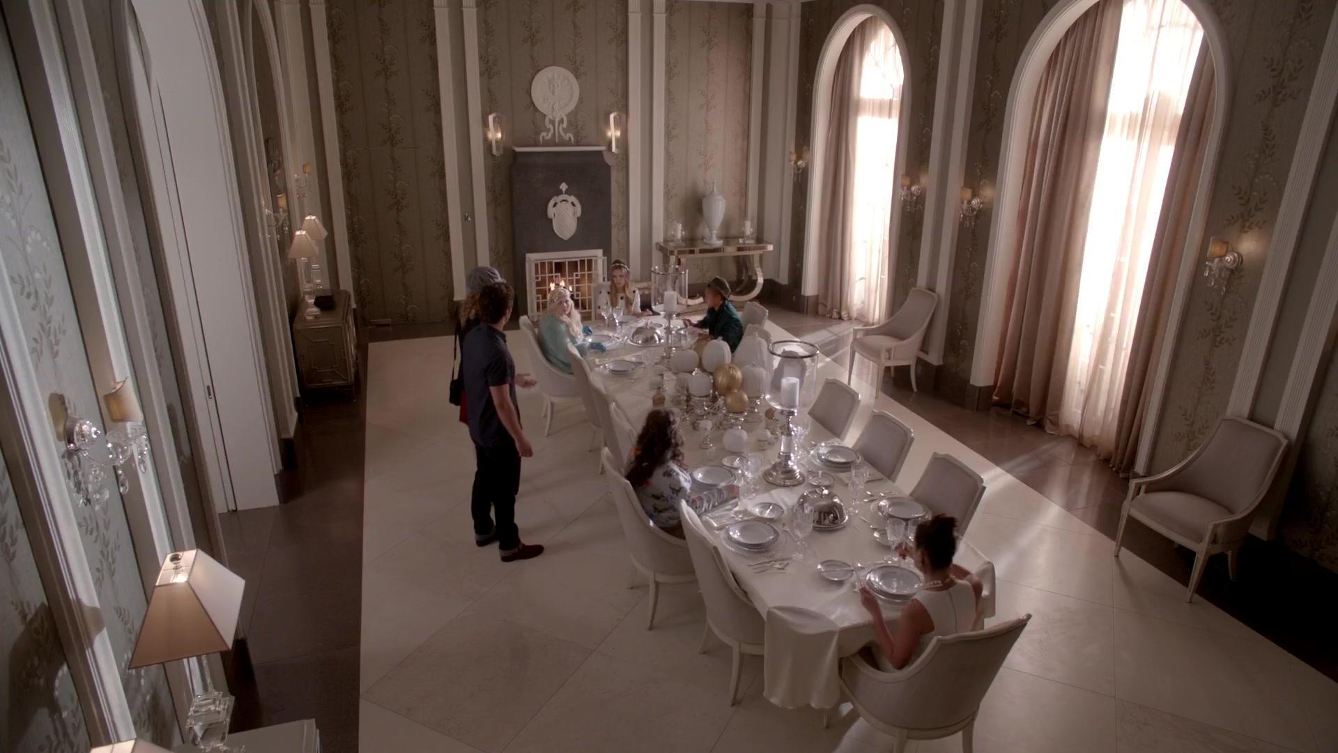Scream_Queens_2015_S01E05_Pumpkin_Patch_1080p_2315.jpg