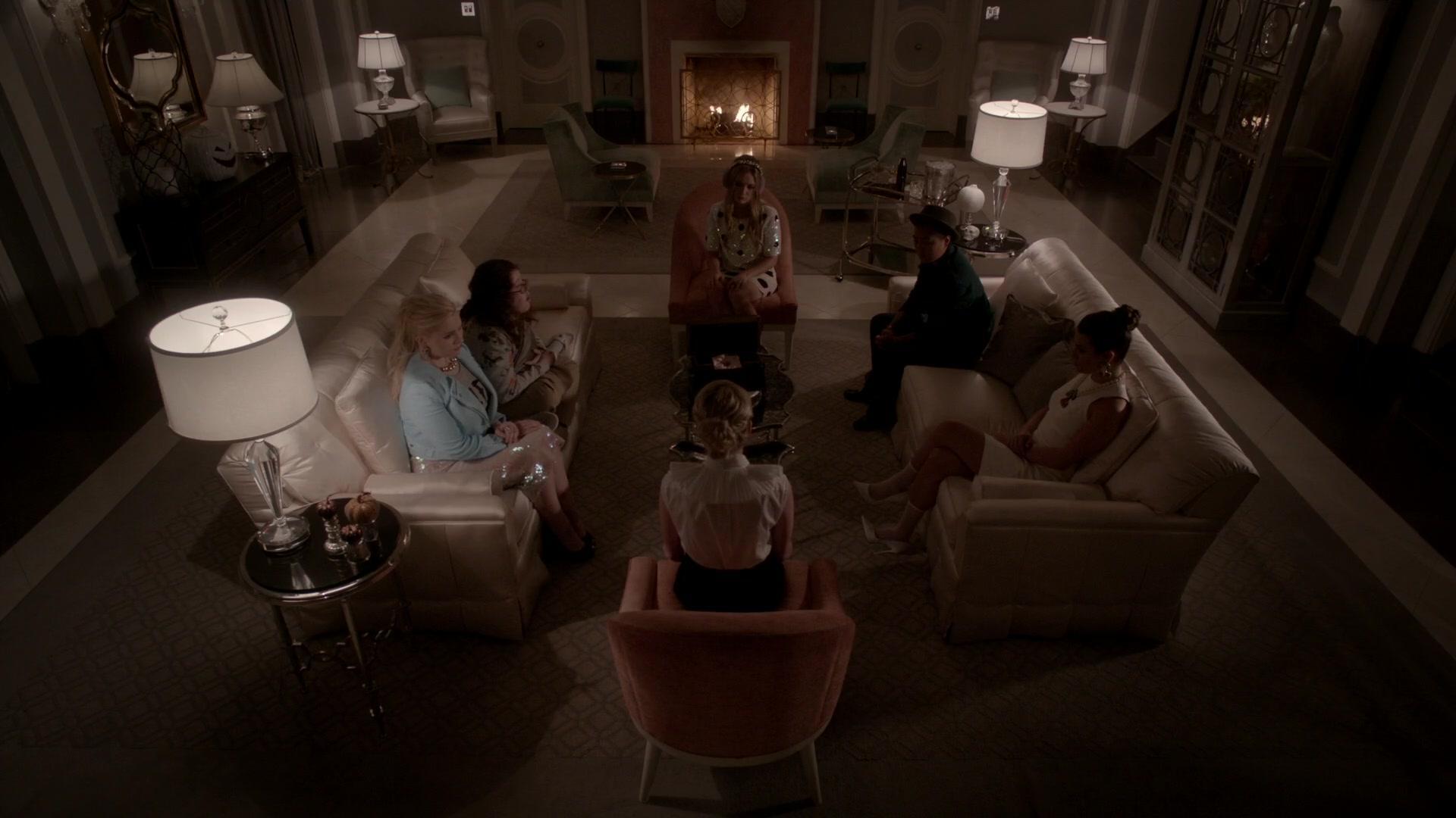 Scream_Queens_2015_S01E05_Pumpkin_Patch_1080p_5632.jpg