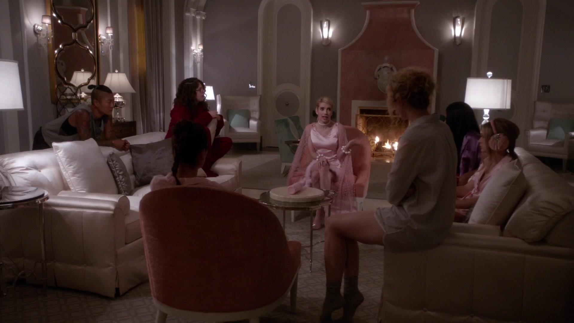Scream_Queens_2015_S01E06_Seven_Minutes_in_Hell_2004.jpg
