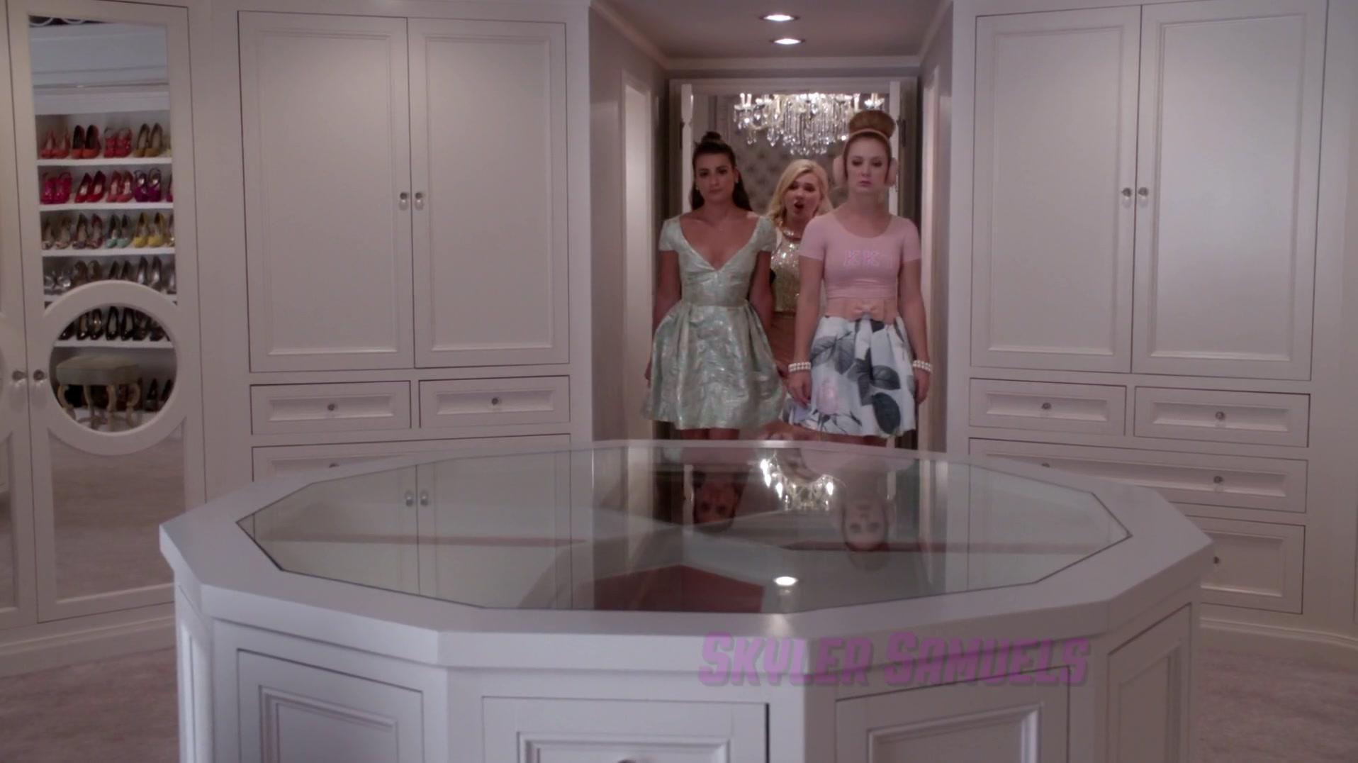 Scream_Queens_2015_S01E07_Beware_of_Young_Girls_0404.jpg