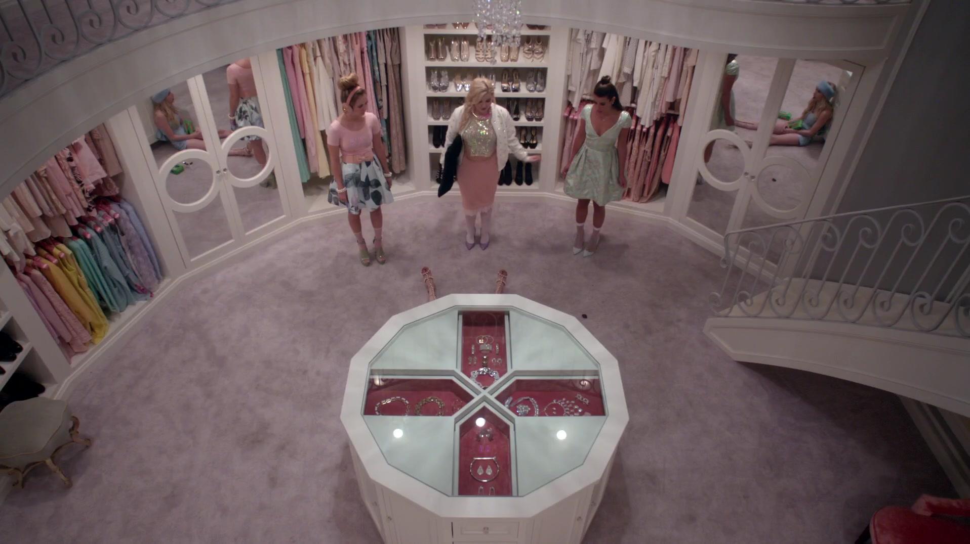 Scream_Queens_2015_S01E07_Beware_of_Young_Girls_0495.jpg