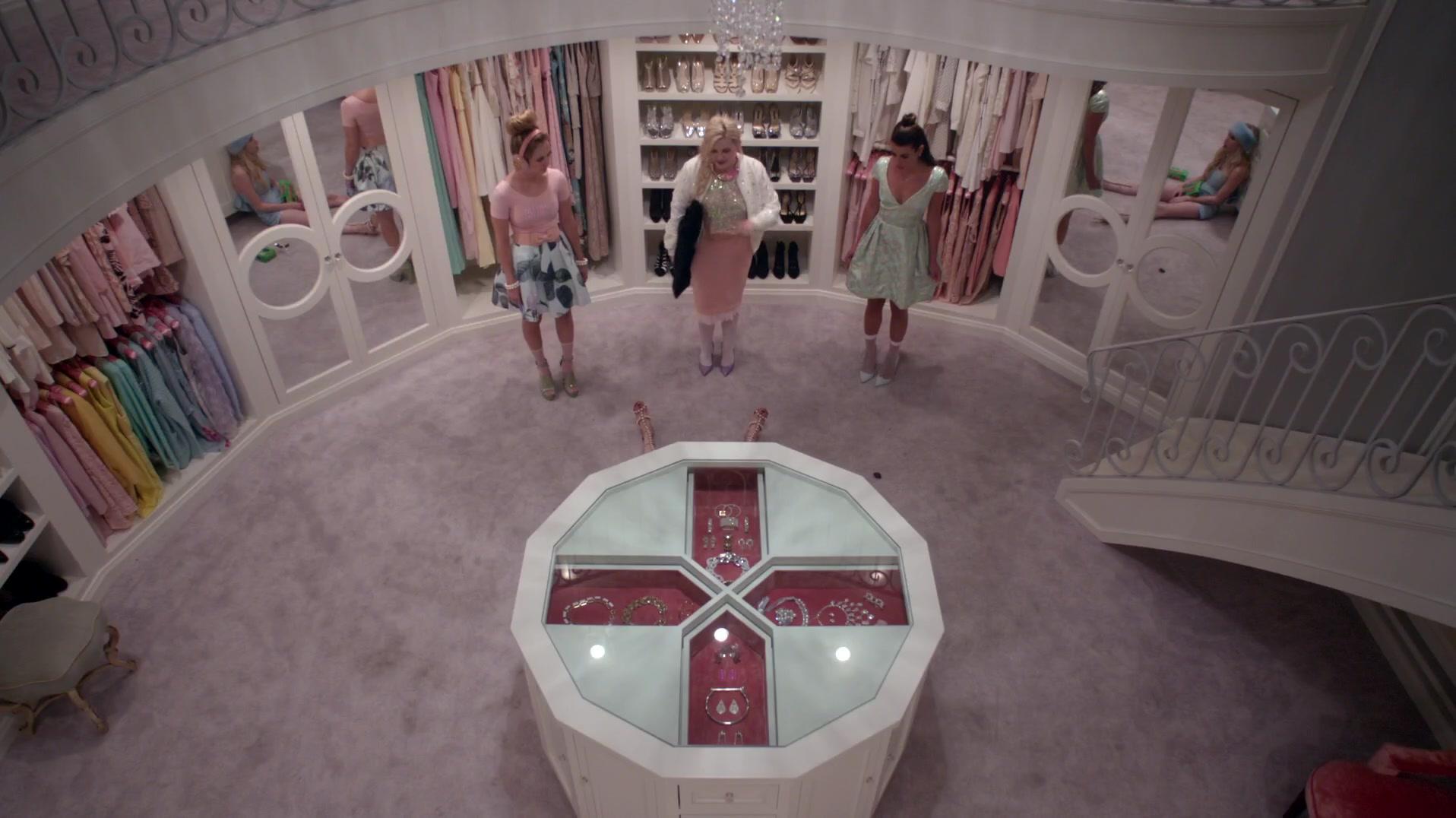 Scream_Queens_2015_S01E07_Beware_of_Young_Girls_0496.jpg
