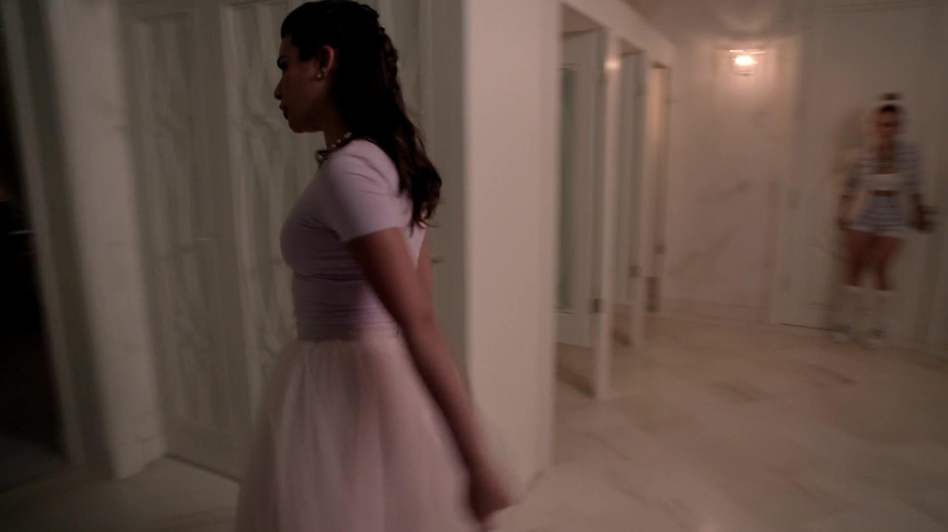 Scream_Queens_2015_S01E07_Beware_of_Young_Girls_4306.jpg