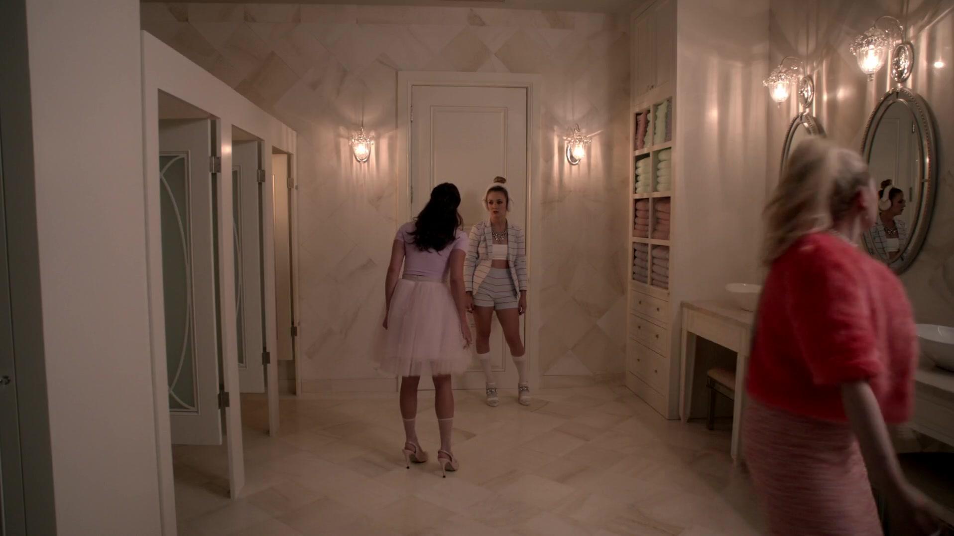 Scream_Queens_2015_S01E07_Beware_of_Young_Girls_4350.jpg