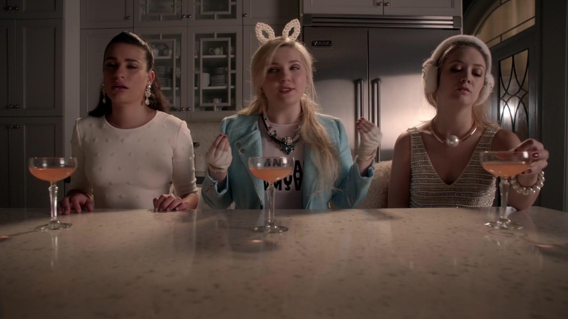Scream_Queens_2015_S01E07_Beware_of_Young_Girls_4451.jpg