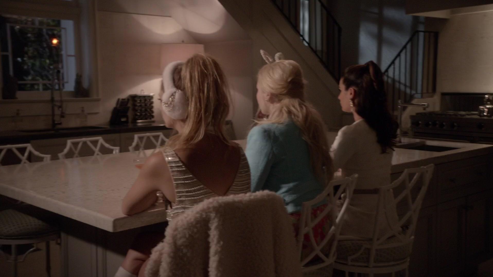 Scream_Queens_2015_S01E07_Beware_of_Young_Girls_4527.jpg