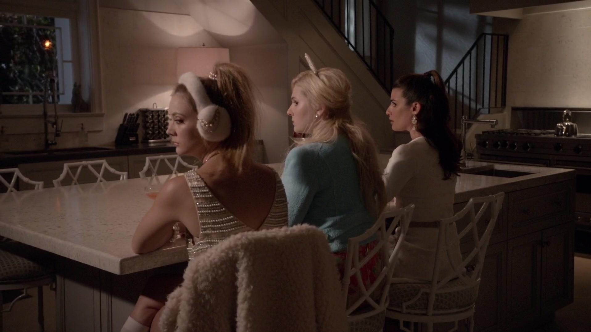 Scream_Queens_2015_S01E07_Beware_of_Young_Girls_4529.jpg