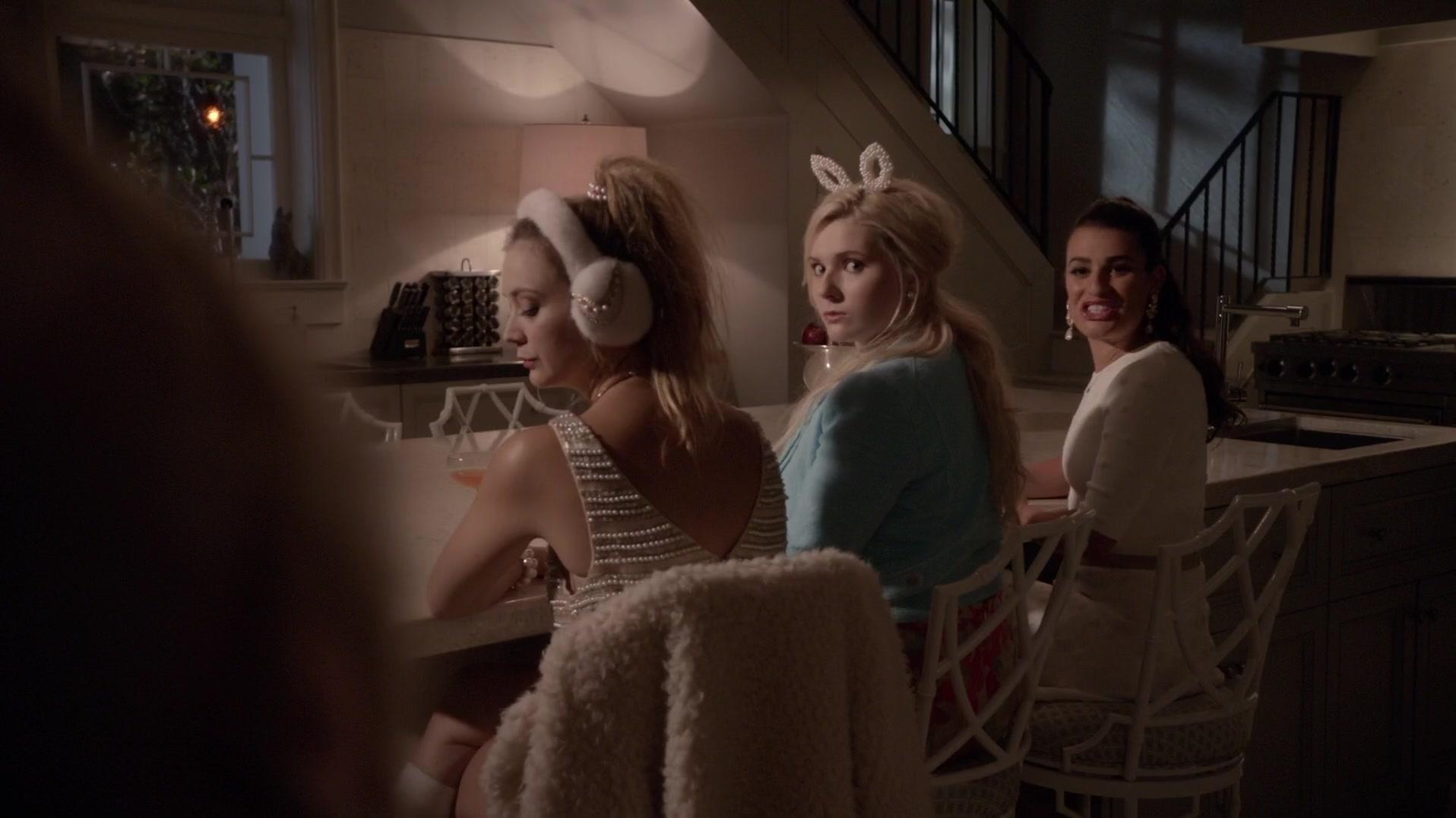 Scream_Queens_2015_S01E07_Beware_of_Young_Girls_4538.jpg