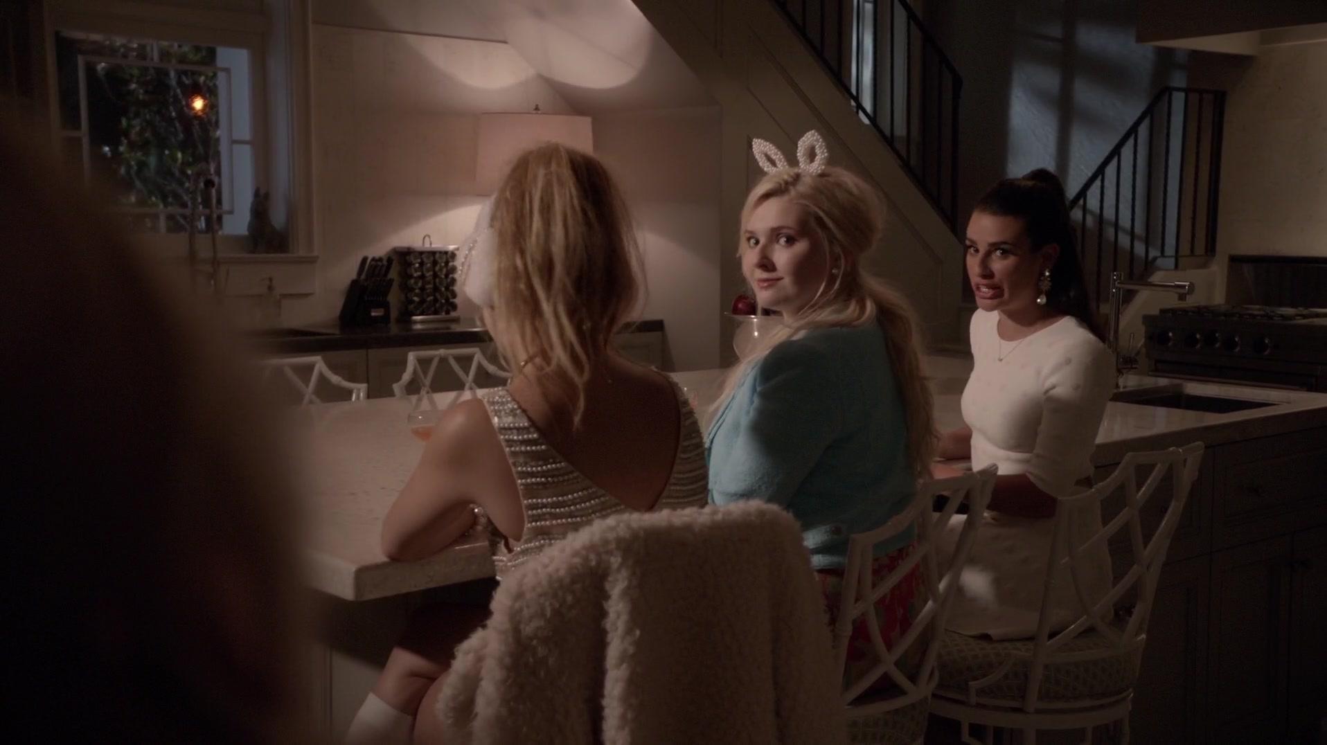 Scream_Queens_2015_S01E07_Beware_of_Young_Girls_4543.jpg