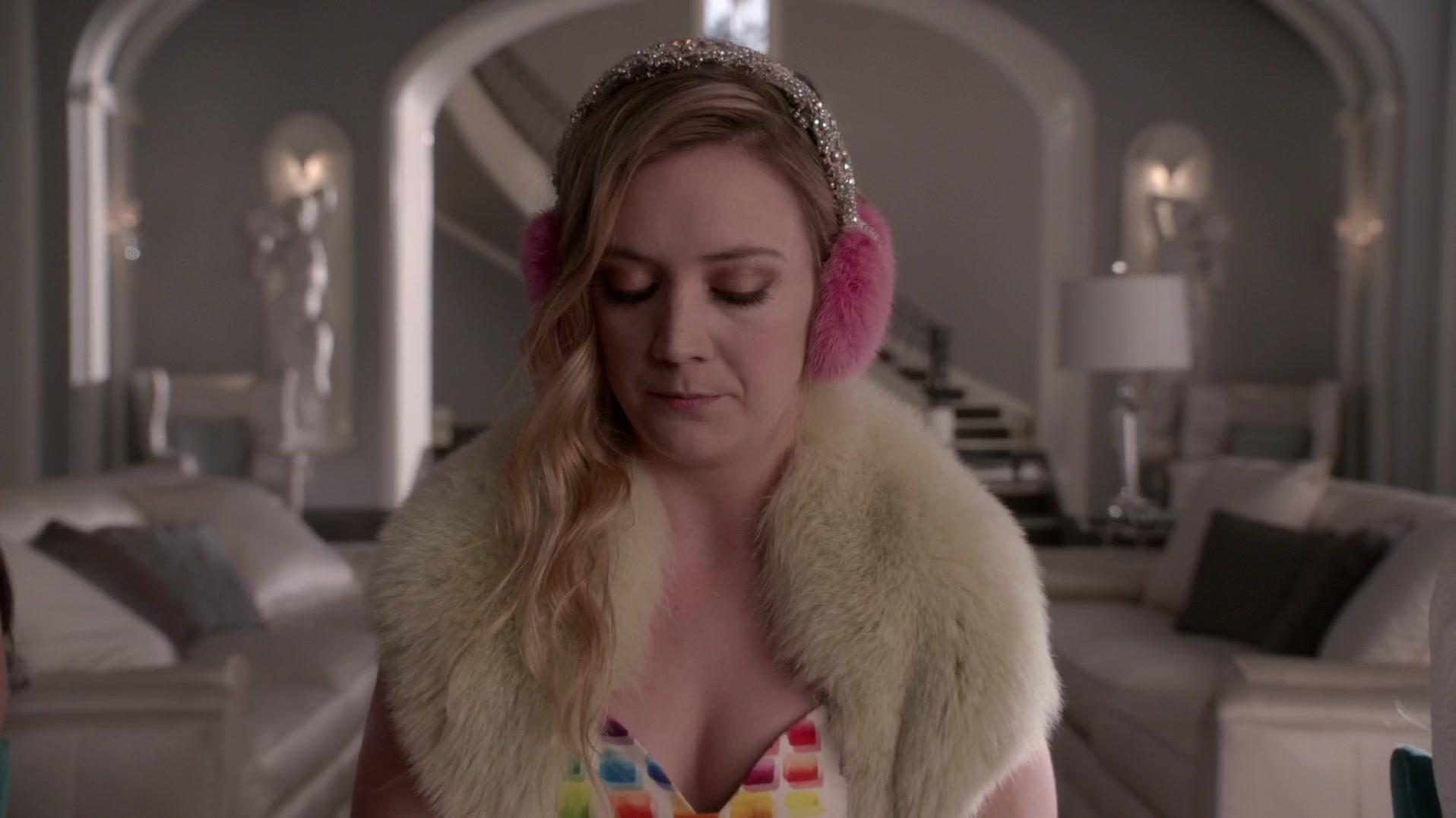 Scream_Queens_2015_S01E07_Beware_of_Young_Girls_5519.jpg