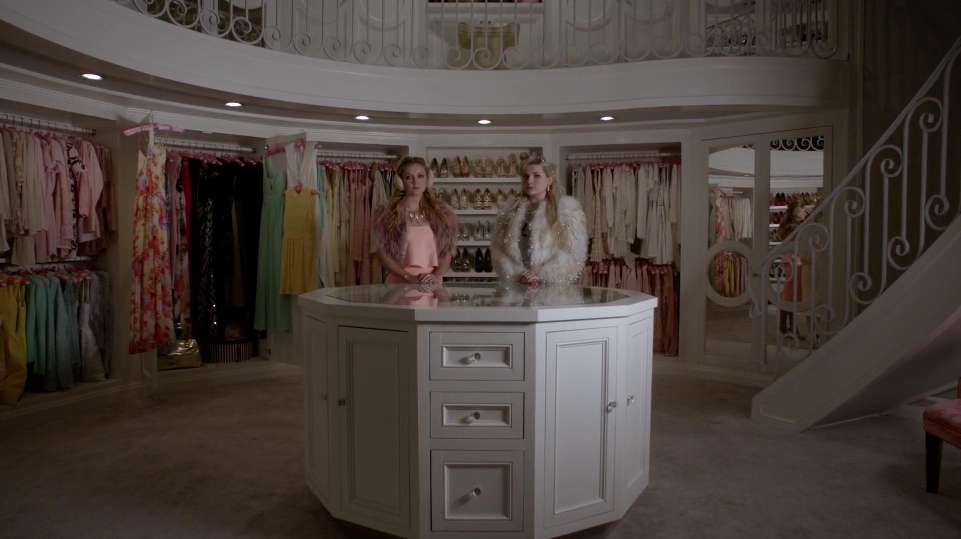 Scream_Queens_2015_S01E09_Ghost_Stories_1080p_4350.jpg