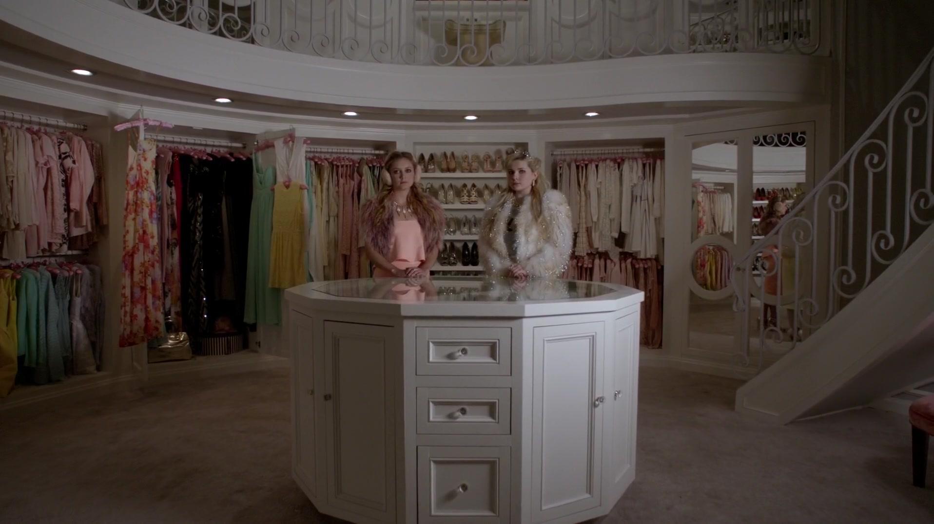 Scream_Queens_2015_S01E09_Ghost_Stories_1080p_4351.jpg
