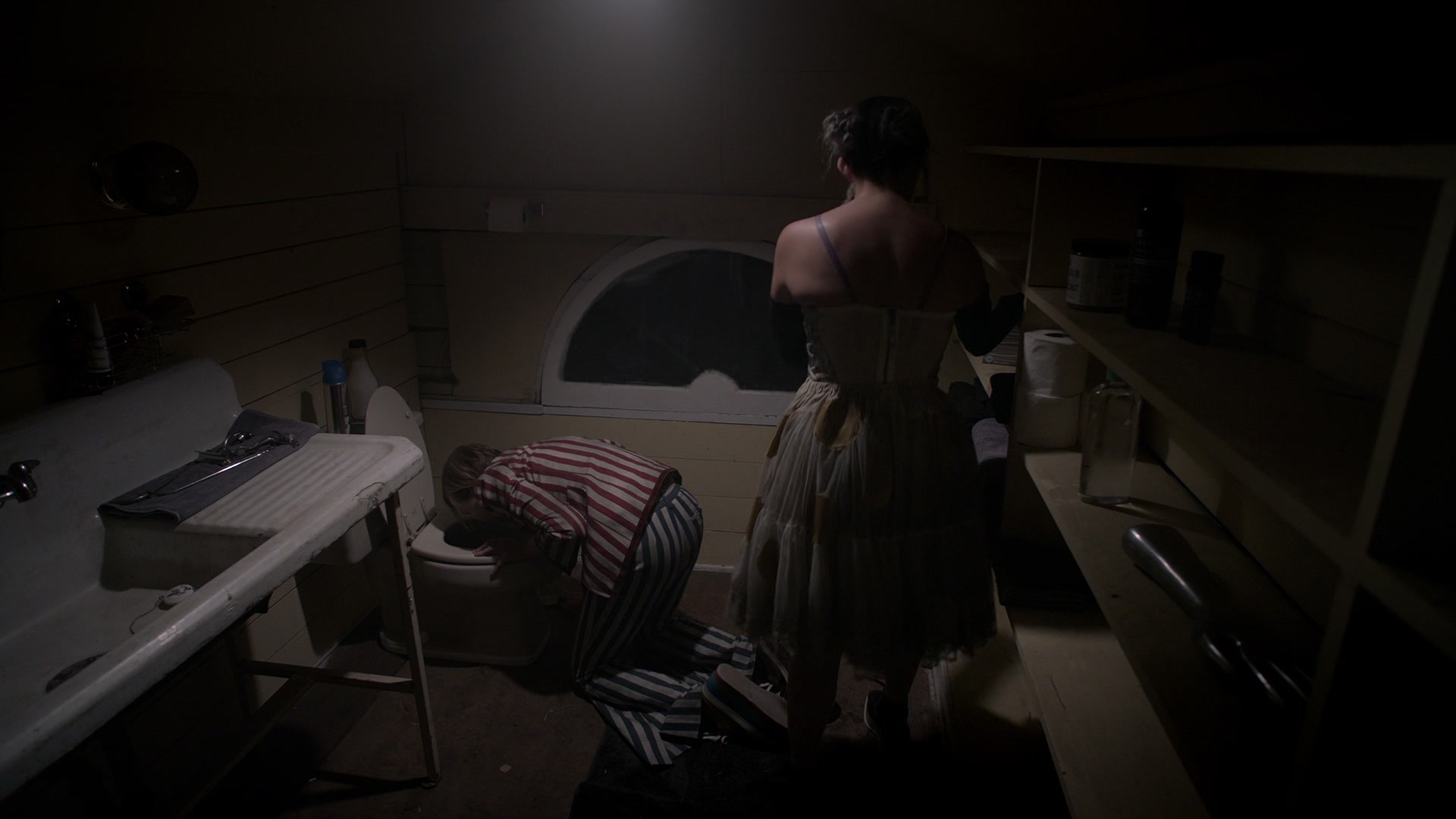 American_Horror_Story_S07_E05_Holes_1080p_BluRay_002362.jpg