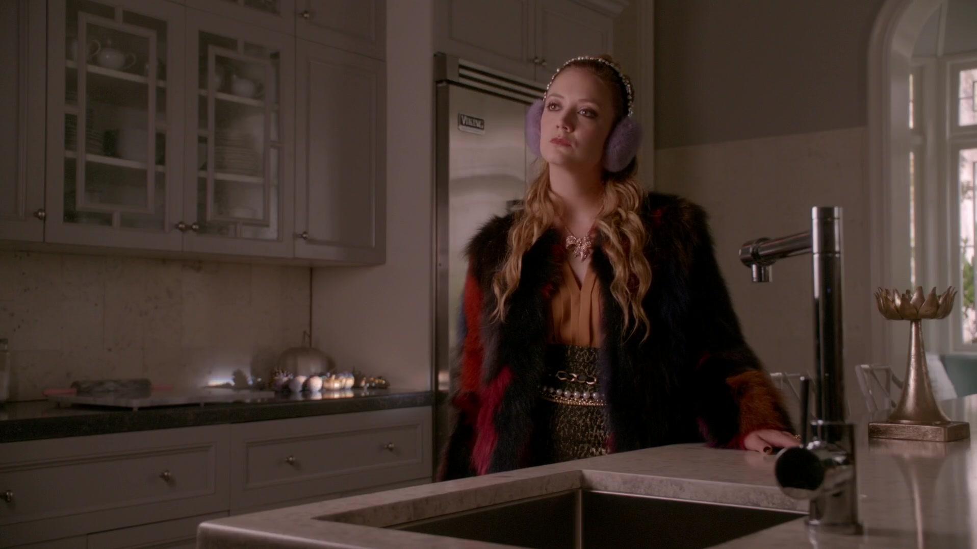 Scream_Queens_2015_S01E10_Thanksgiving_1080p_1472.jpg