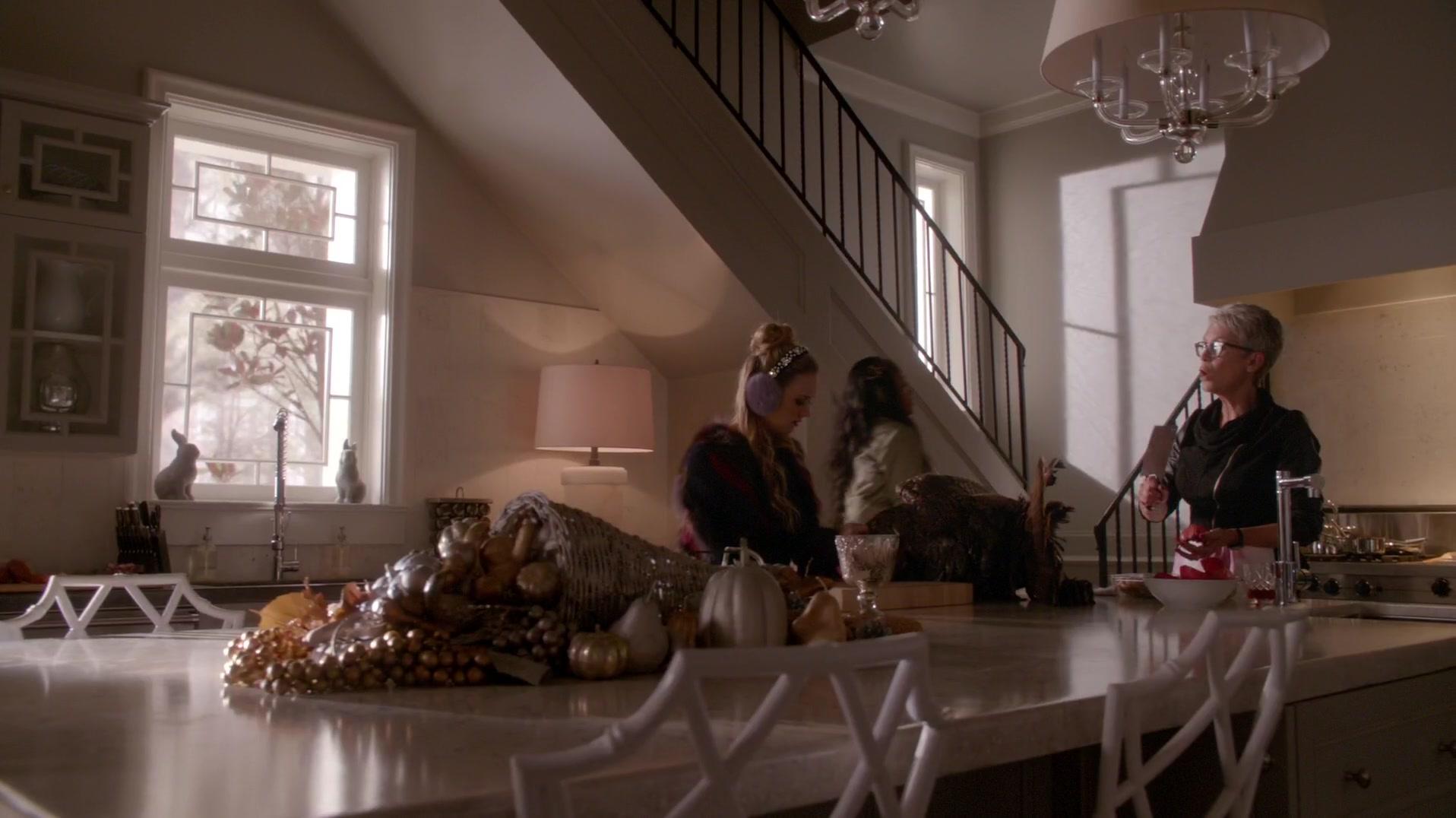Scream_Queens_2015_S01E10_Thanksgiving_1080p_1654.jpg