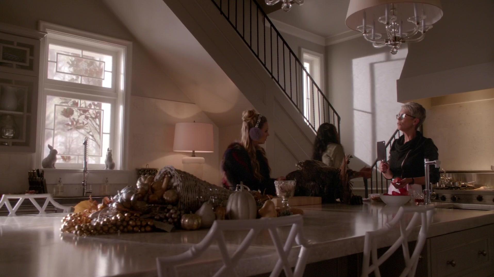 Scream_Queens_2015_S01E10_Thanksgiving_1080p_1655.jpg