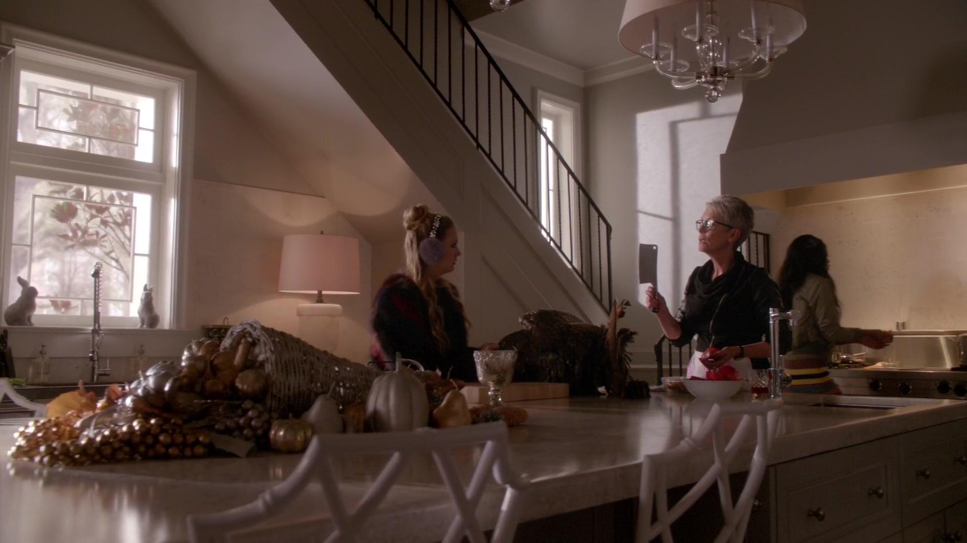 Scream_Queens_2015_S01E10_Thanksgiving_1080p_1658.jpg