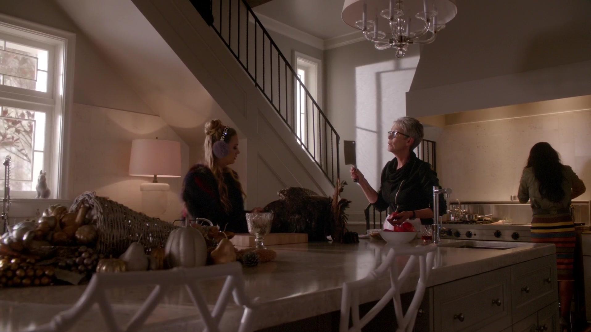 Scream_Queens_2015_S01E10_Thanksgiving_1080p_1664.jpg