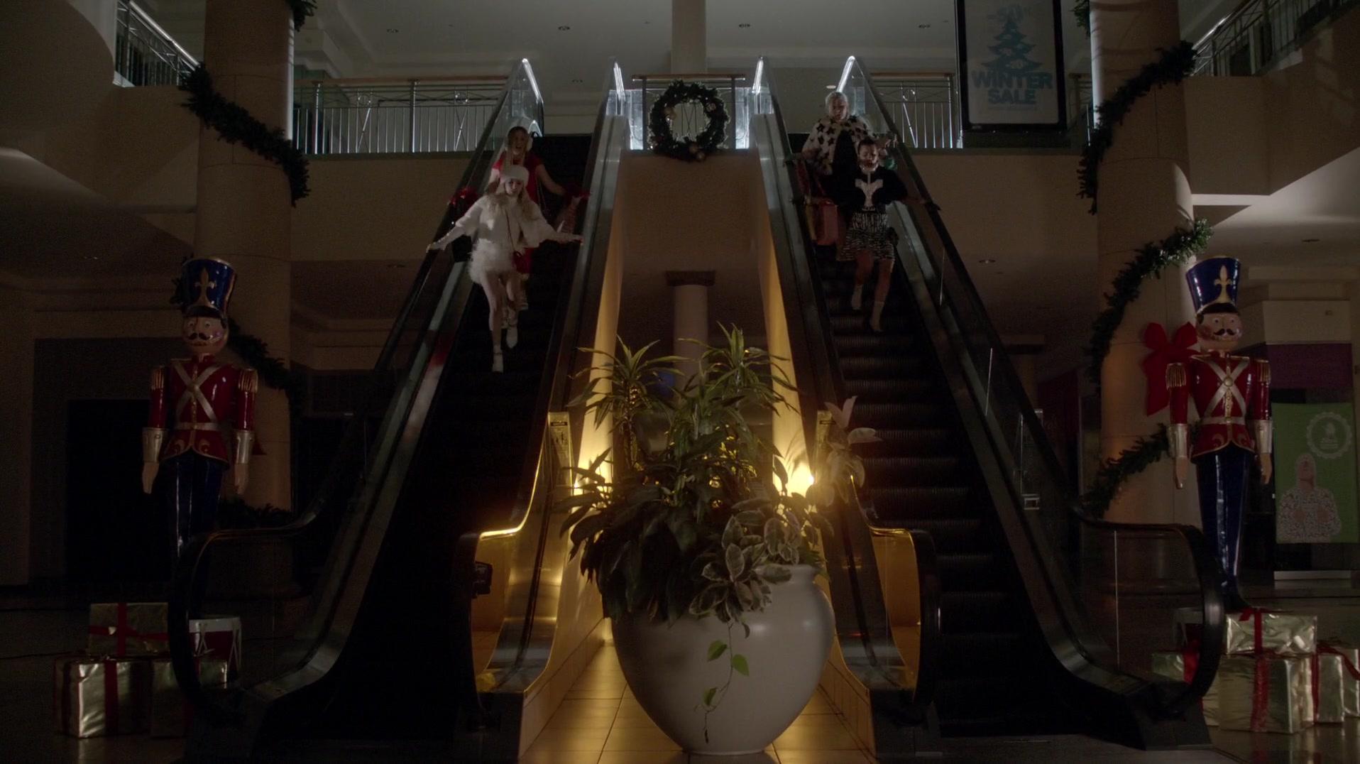 Scream_Queens_2015_S01E11_Black_Friday_1080p__1235.jpg