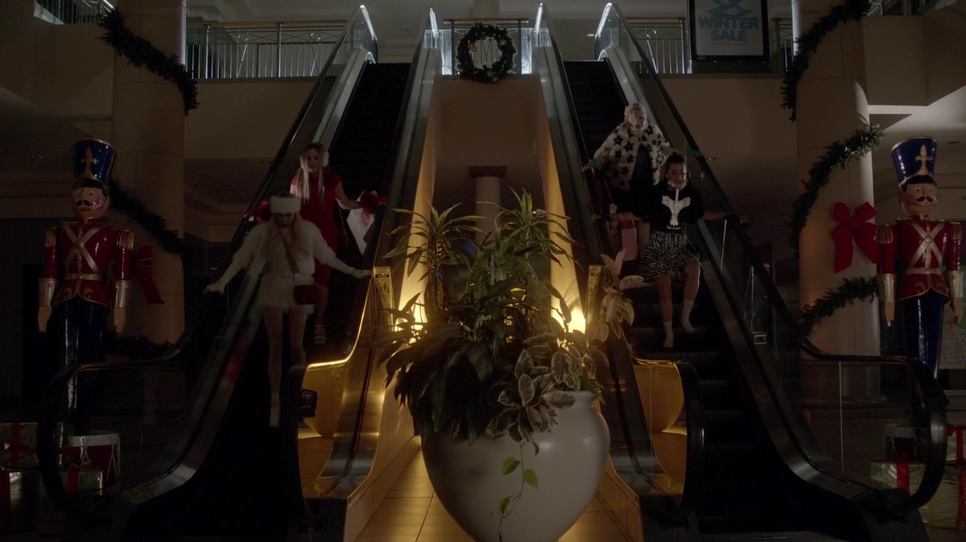 Scream_Queens_2015_S01E11_Black_Friday_1080p__1242.jpg