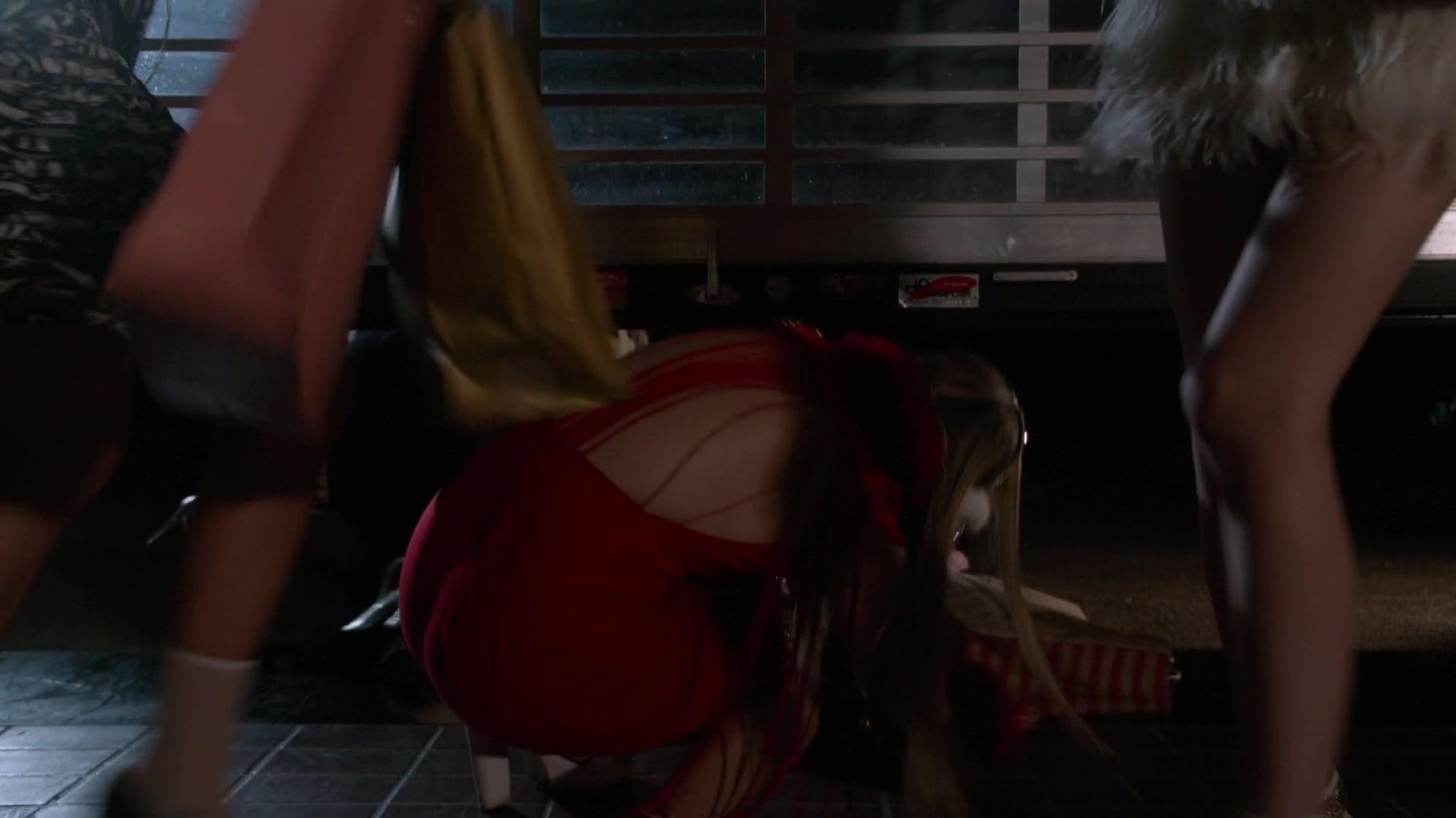 Scream_Queens_2015_S01E11_Black_Friday_1080p__1279.jpg