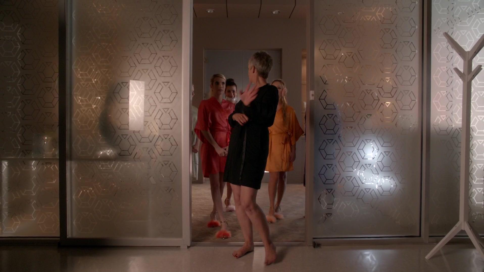 Scream_Queens_2015_S01E11_Black_Friday_1080p__4641.jpg