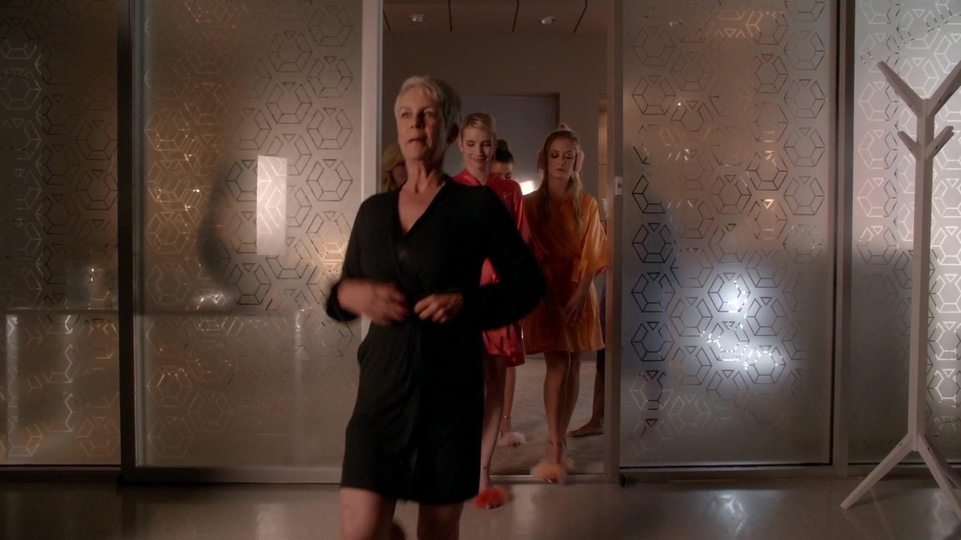 Scream_Queens_2015_S01E11_Black_Friday_1080p__4645.jpg