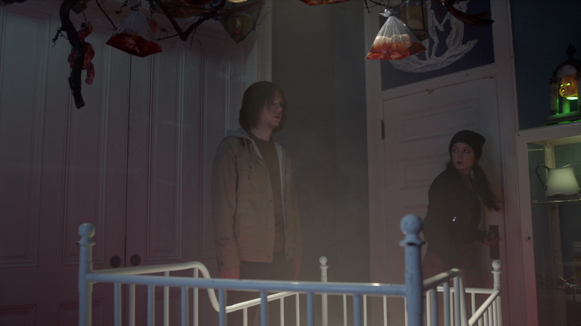American_Horror_Story_S07_E08_Winter_ofOur_Discontent_1080p2CBluRay_001358.jpg