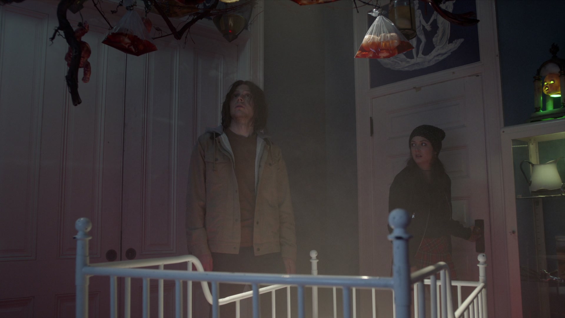 American_Horror_Story_S07_E08_Winter_ofOur_Discontent_1080p2CBluRay_001361.jpg