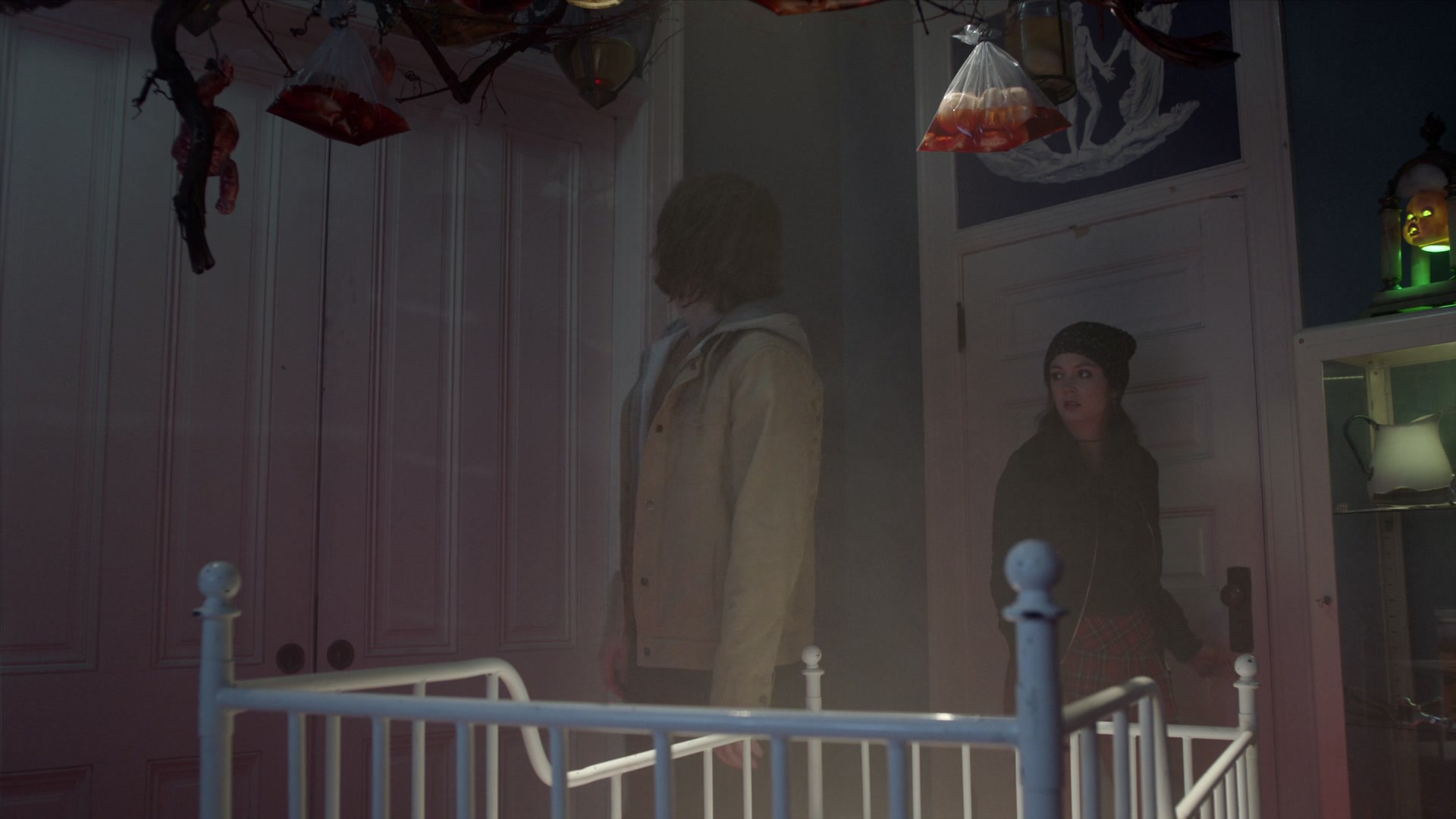 American_Horror_Story_S07_E08_Winter_ofOur_Discontent_1080p2CBluRay_001363.jpg