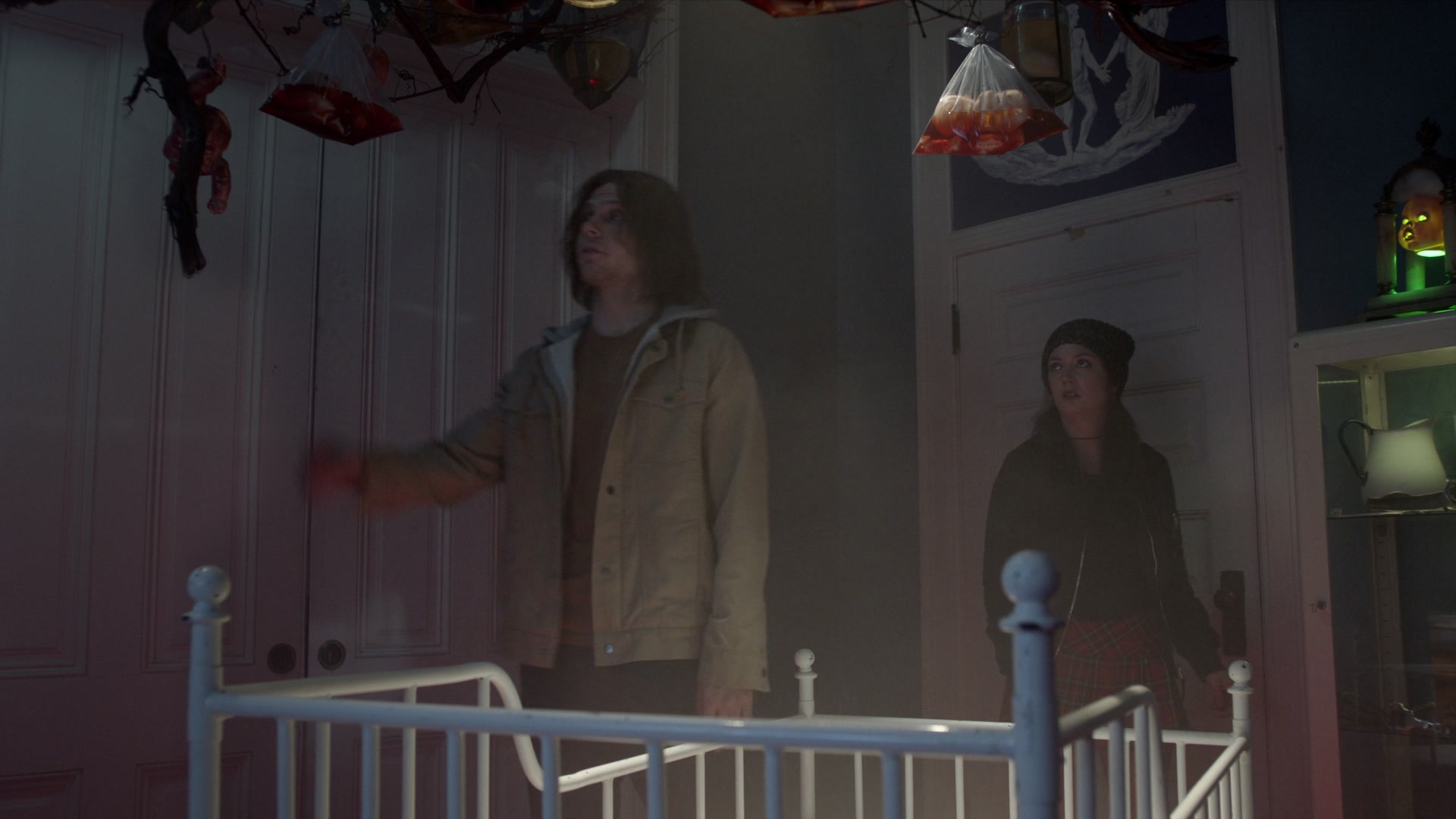 American_Horror_Story_S07_E08_Winter_ofOur_Discontent_1080p2CBluRay_001370.jpg