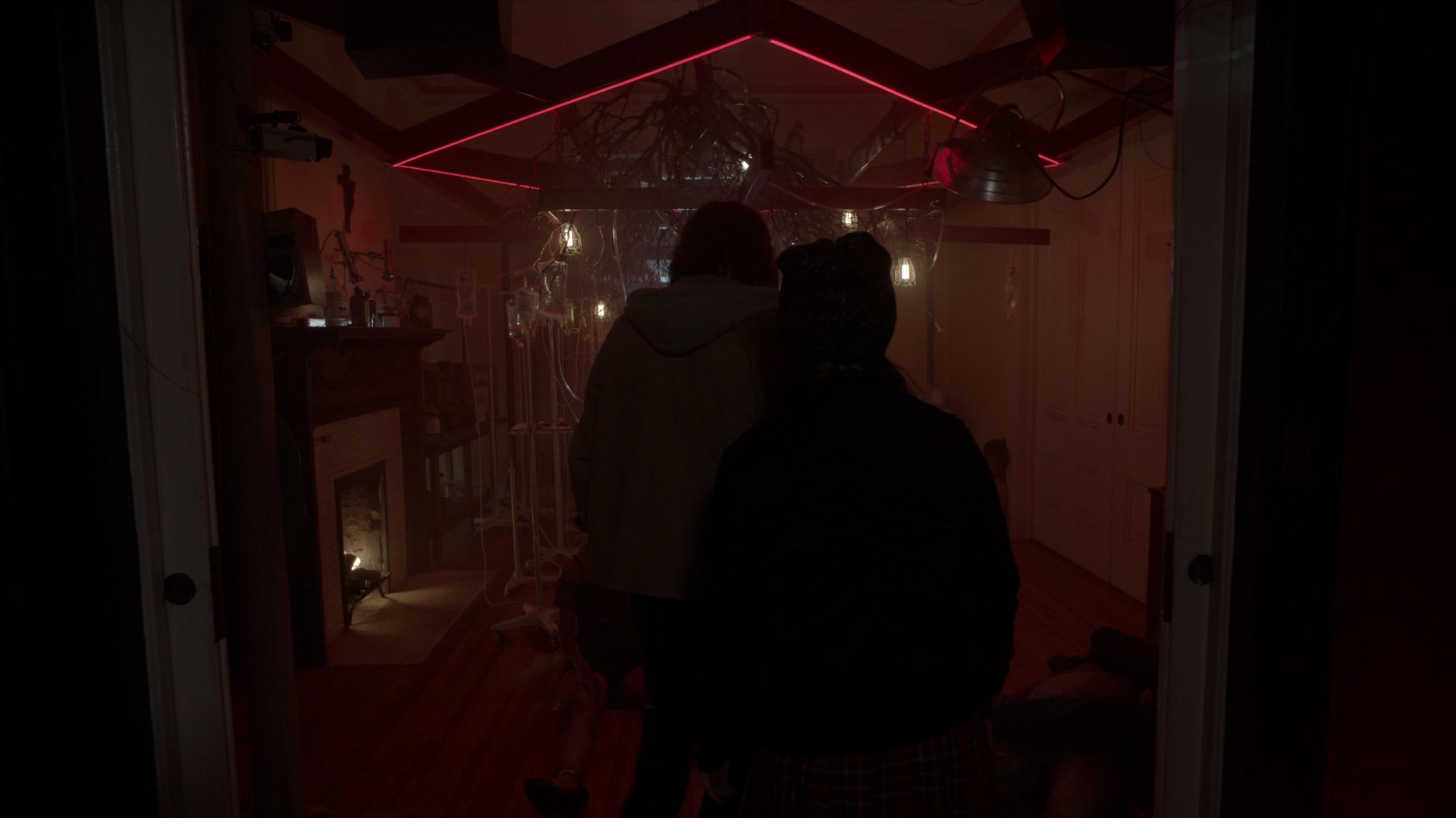 American_Horror_Story_S07_E08_Winter_ofOur_Discontent_1080p2CBluRay_001566.jpg