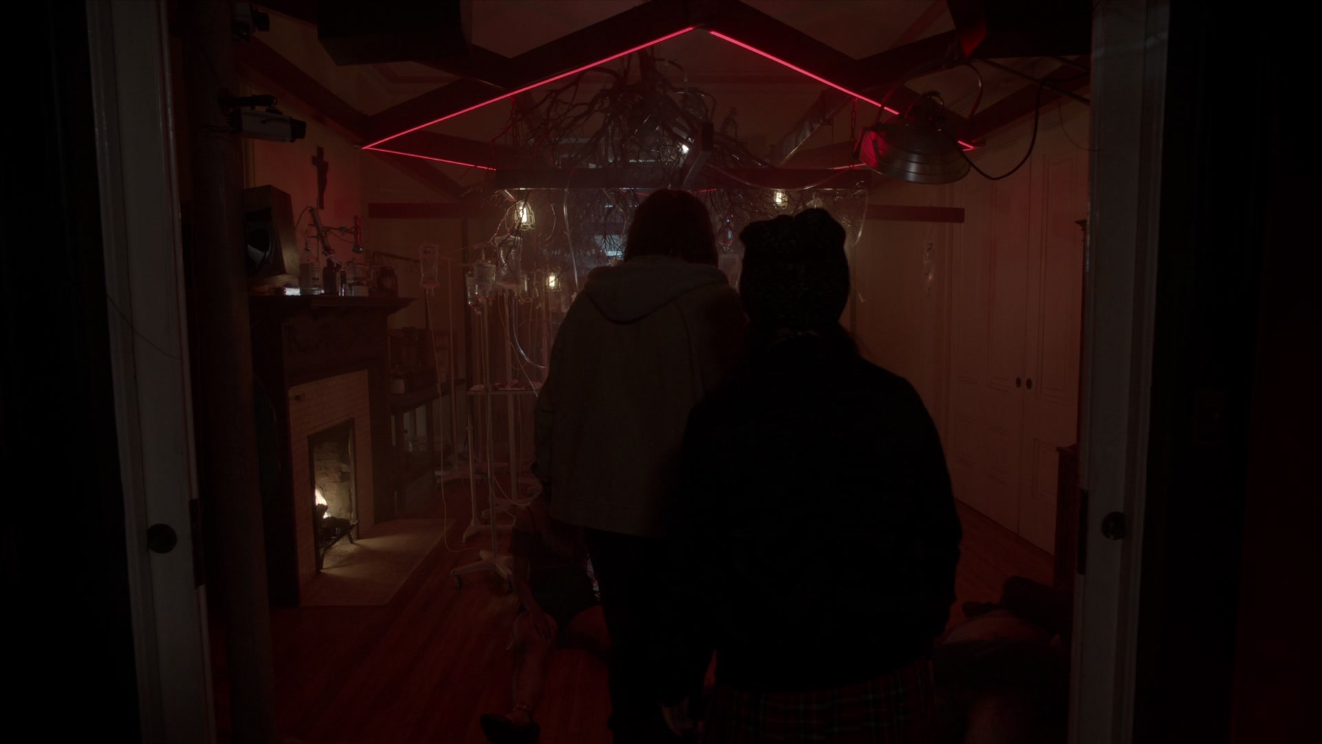 American_Horror_Story_S07_E08_Winter_ofOur_Discontent_1080p2CBluRay_001567.jpg