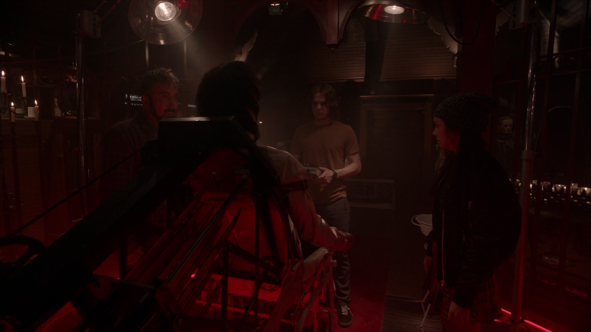 American_Horror_Story_S07_E08_Winter_ofOur_Discontent_1080p2CBluRay_002147.jpg