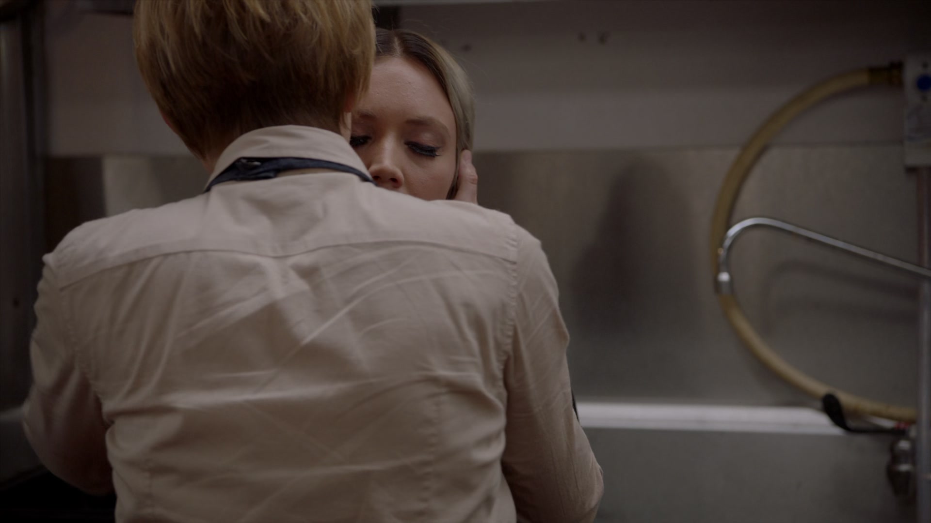 American_Horror_Story_S07_E08_Winter_ofOur_Discontent_1080p2CBluRay_002232.jpg
