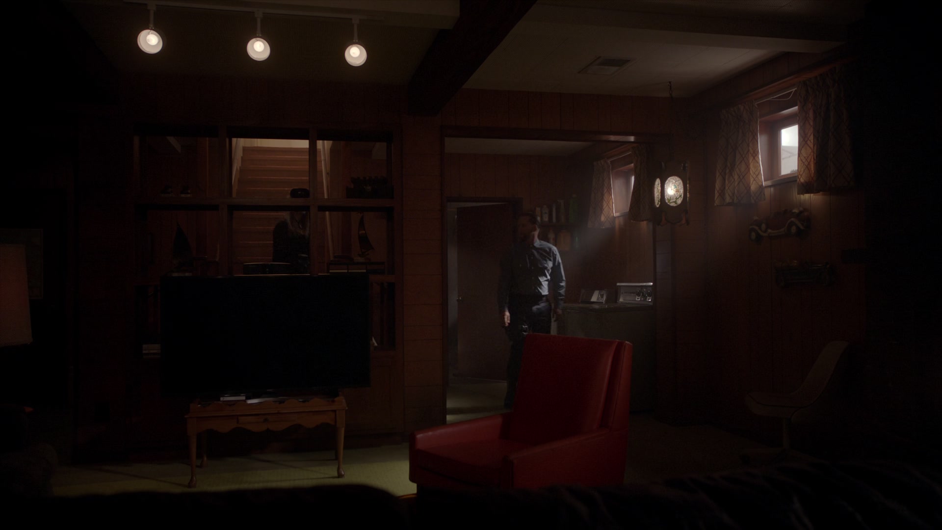 American_Horror_Story_S07_E08_Winter_ofOur_Discontent_1080p2CBluRay_002282.jpg