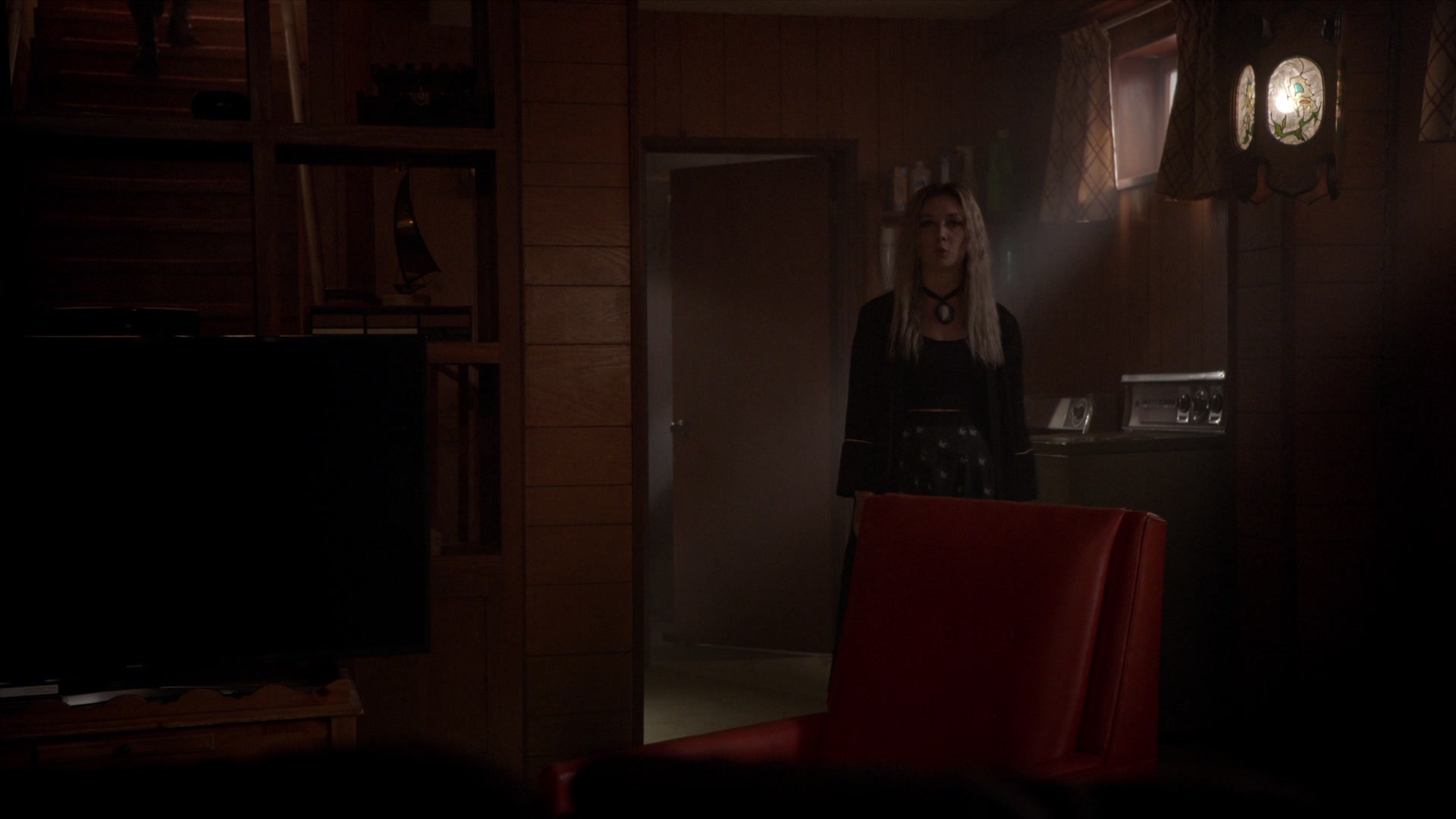 American_Horror_Story_S07_E08_Winter_ofOur_Discontent_1080p2CBluRay_002306.jpg