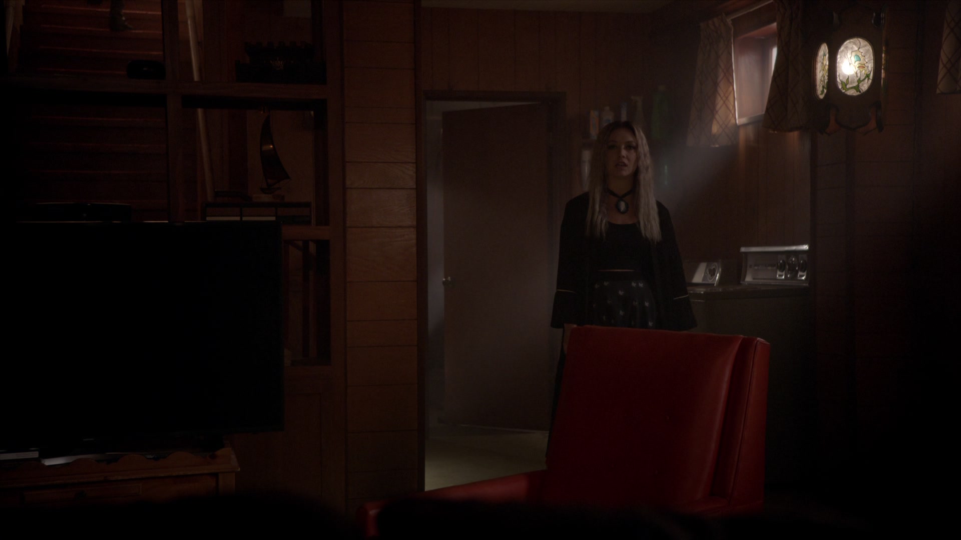 American_Horror_Story_S07_E08_Winter_ofOur_Discontent_1080p2CBluRay_002307.jpg
