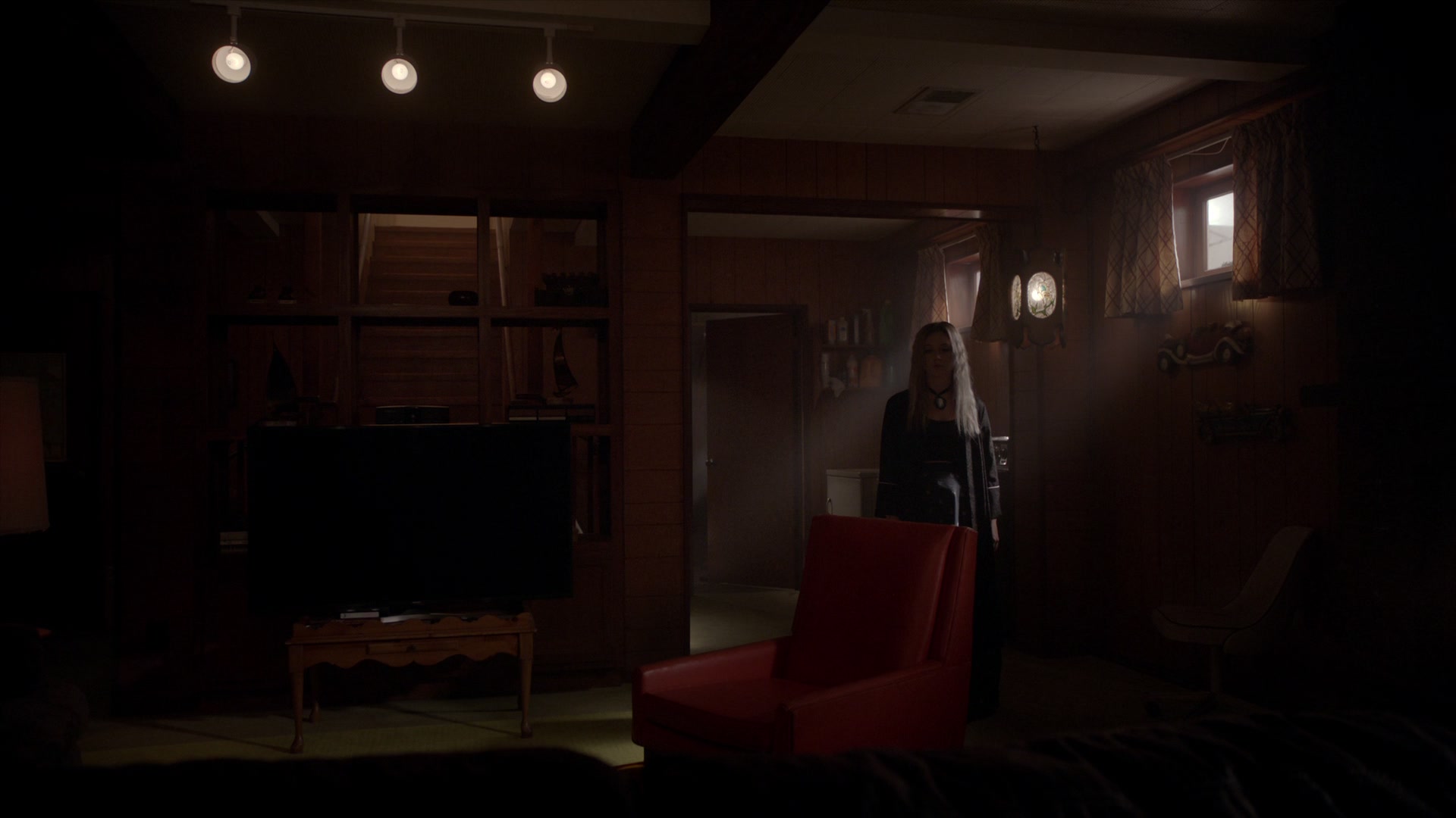 American_Horror_Story_S07_E08_Winter_ofOur_Discontent_1080p2CBluRay_002321.jpg
