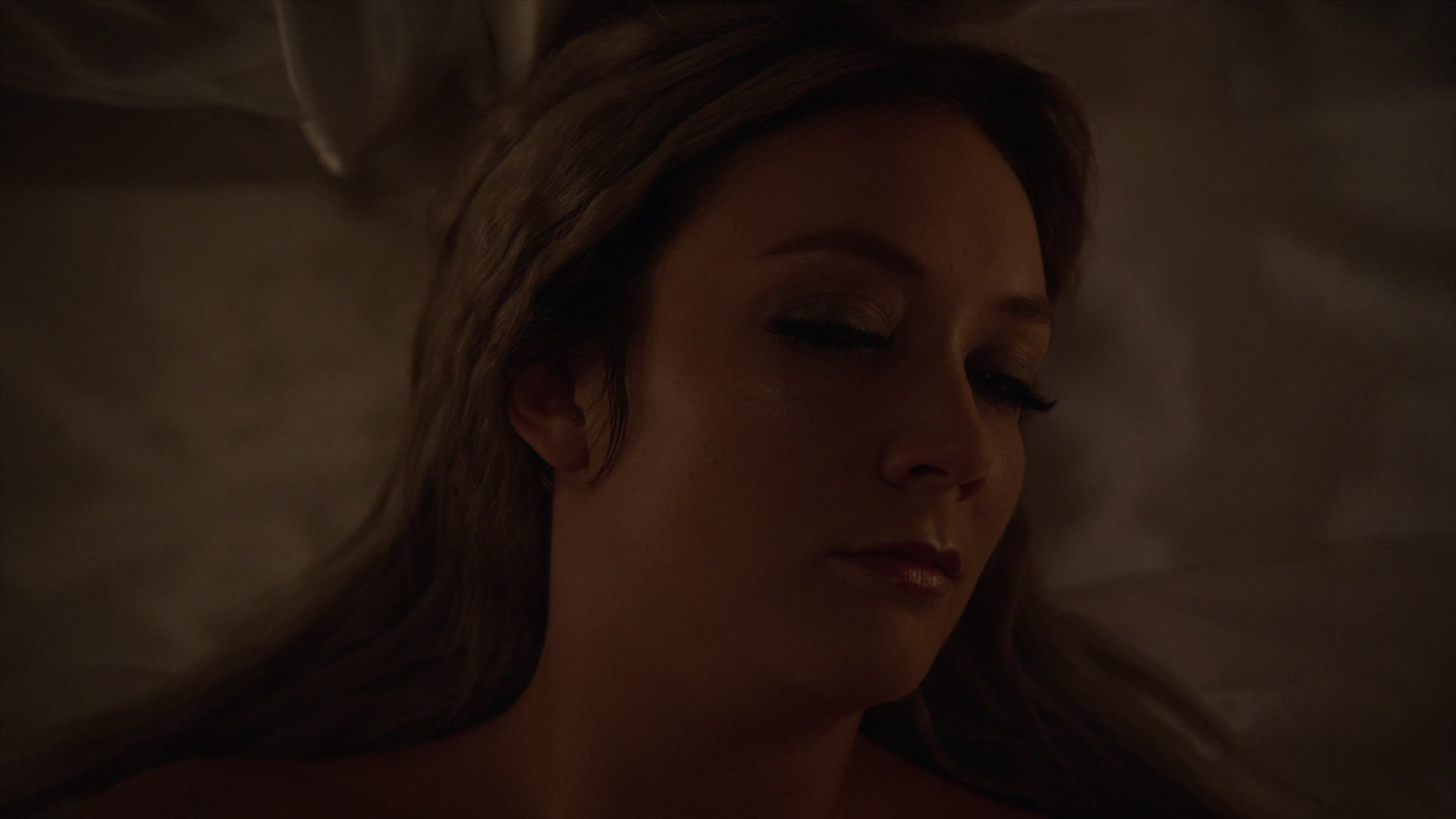 American_Horror_Story_S07_E08_Winter_ofOur_Discontent_1080p2CBluRay_003353.jpg