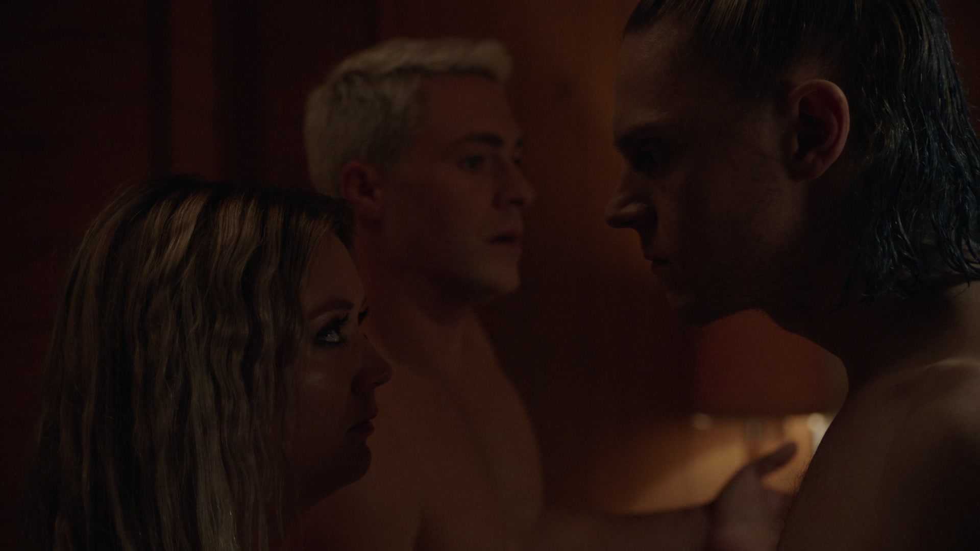 American_Horror_Story_S07_E08_Winter_ofOur_Discontent_1080p2CBluRay_003426.jpg