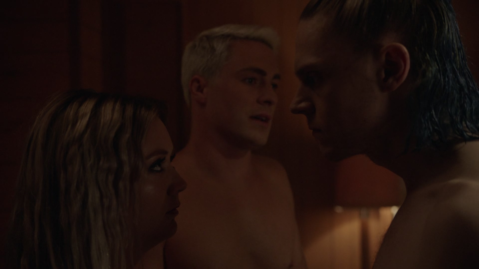 American_Horror_Story_S07_E08_Winter_ofOur_Discontent_1080p2CBluRay_003427.jpg