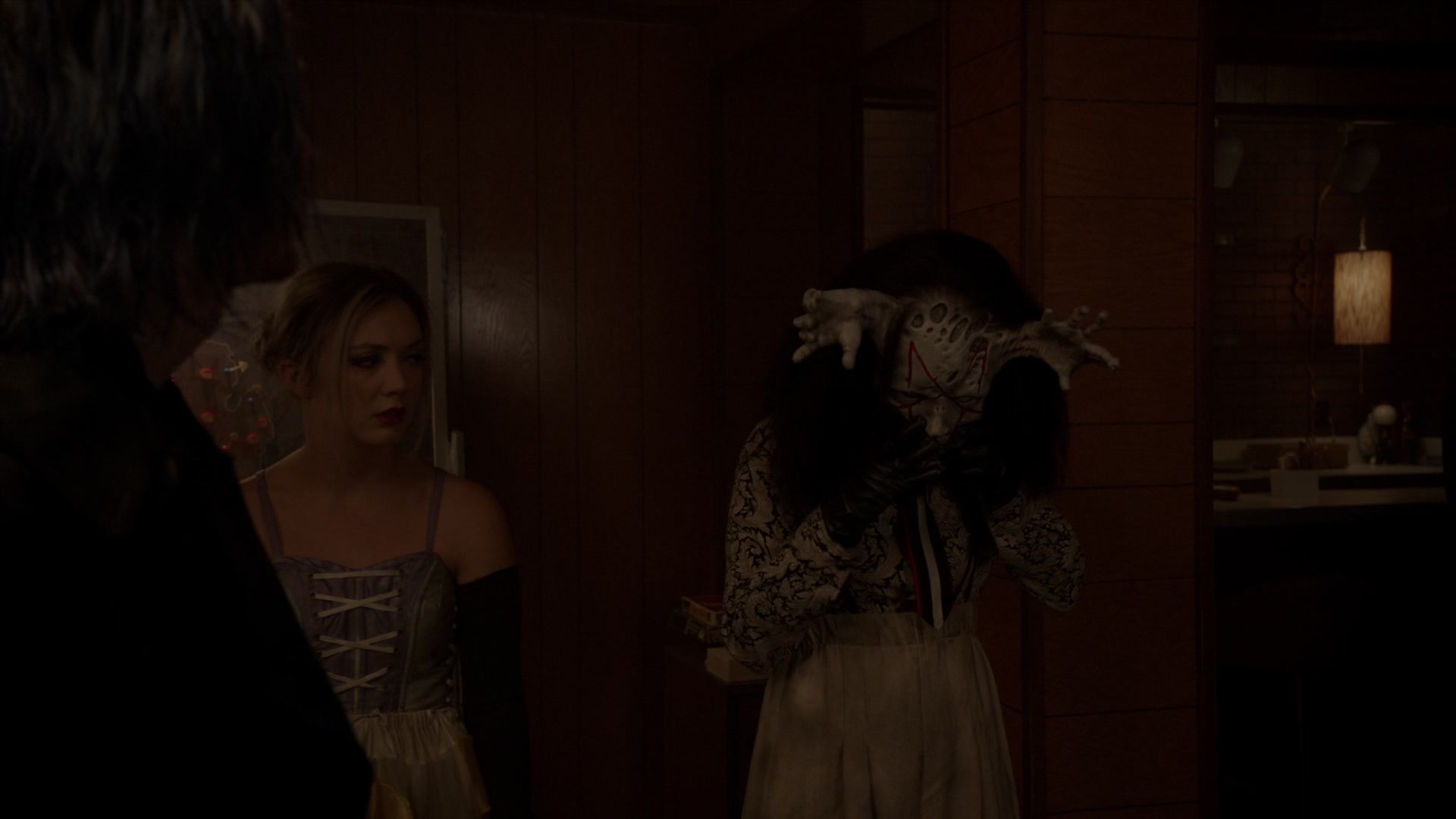 American_Horror_Story_S07_E08_Winter_ofOur_Discontent_1080p2CBluRay_005928.jpg