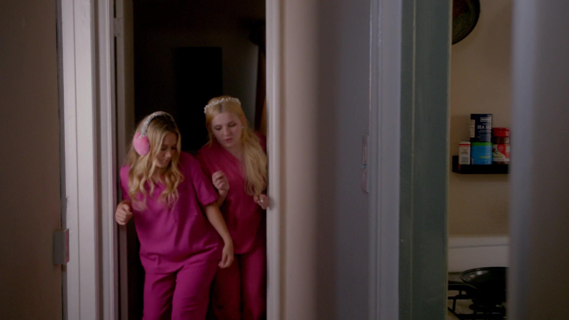 Scream_Queens_2015_S02E01_1080p_002409.jpg