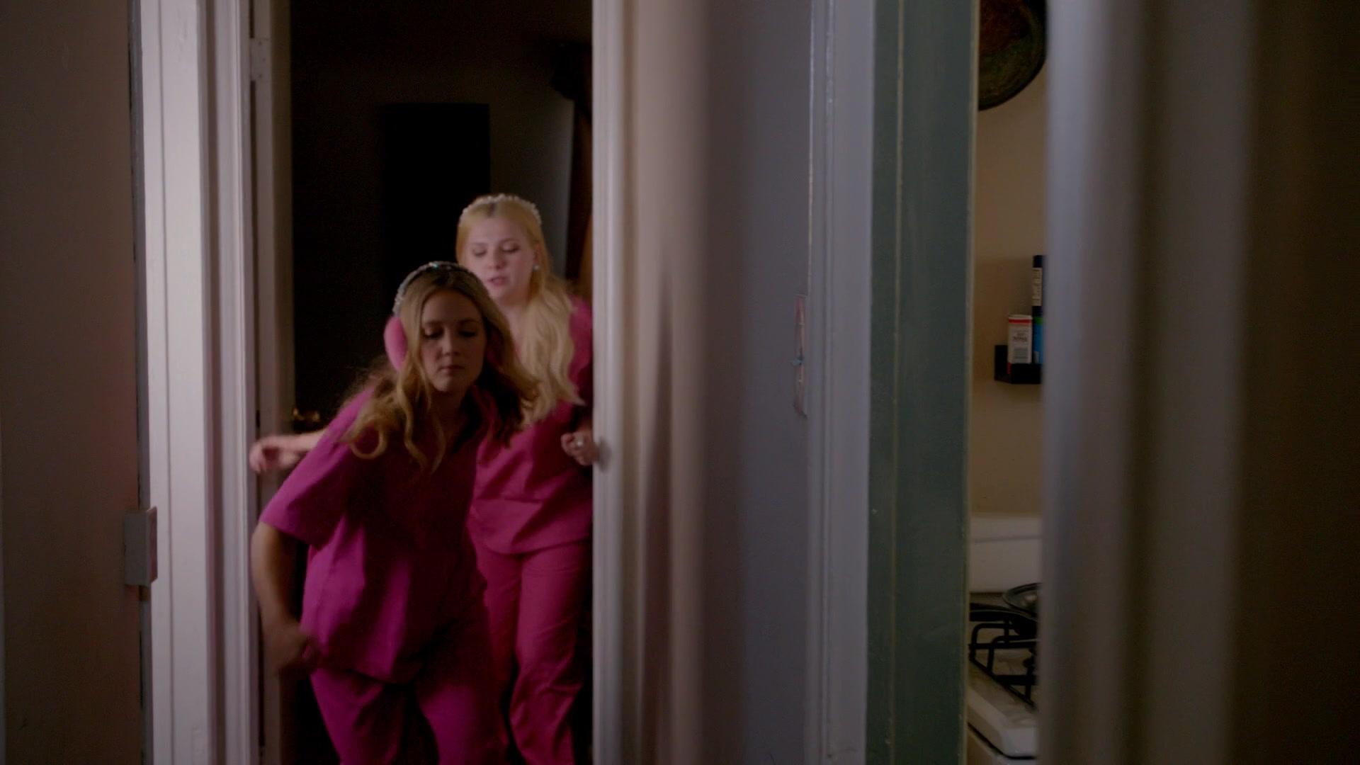 Scream_Queens_2015_S02E01_1080p_002410.jpg