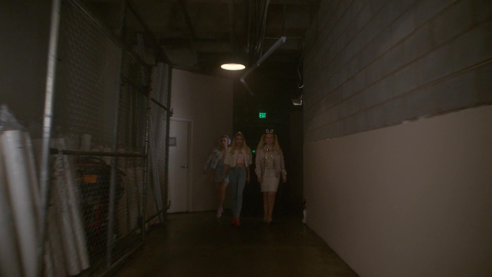 Scream_Queens_2015_S02E01_1080p_002935.jpg