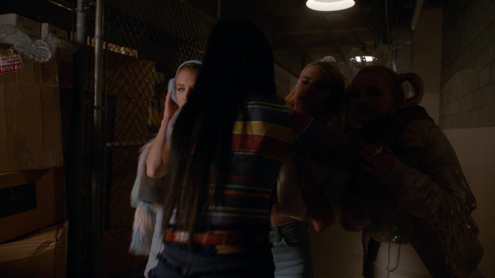 Scream_Queens_2015_S02E01_1080p_003013.jpg