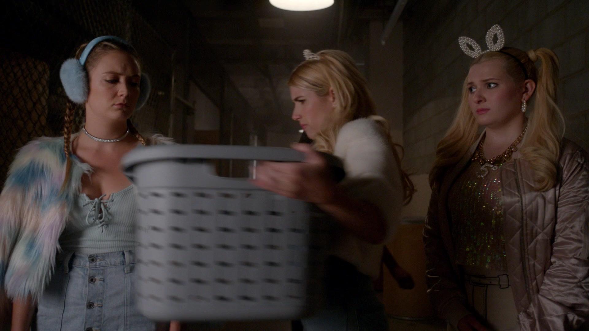 Scream_Queens_2015_S02E01_1080p_003037.jpg