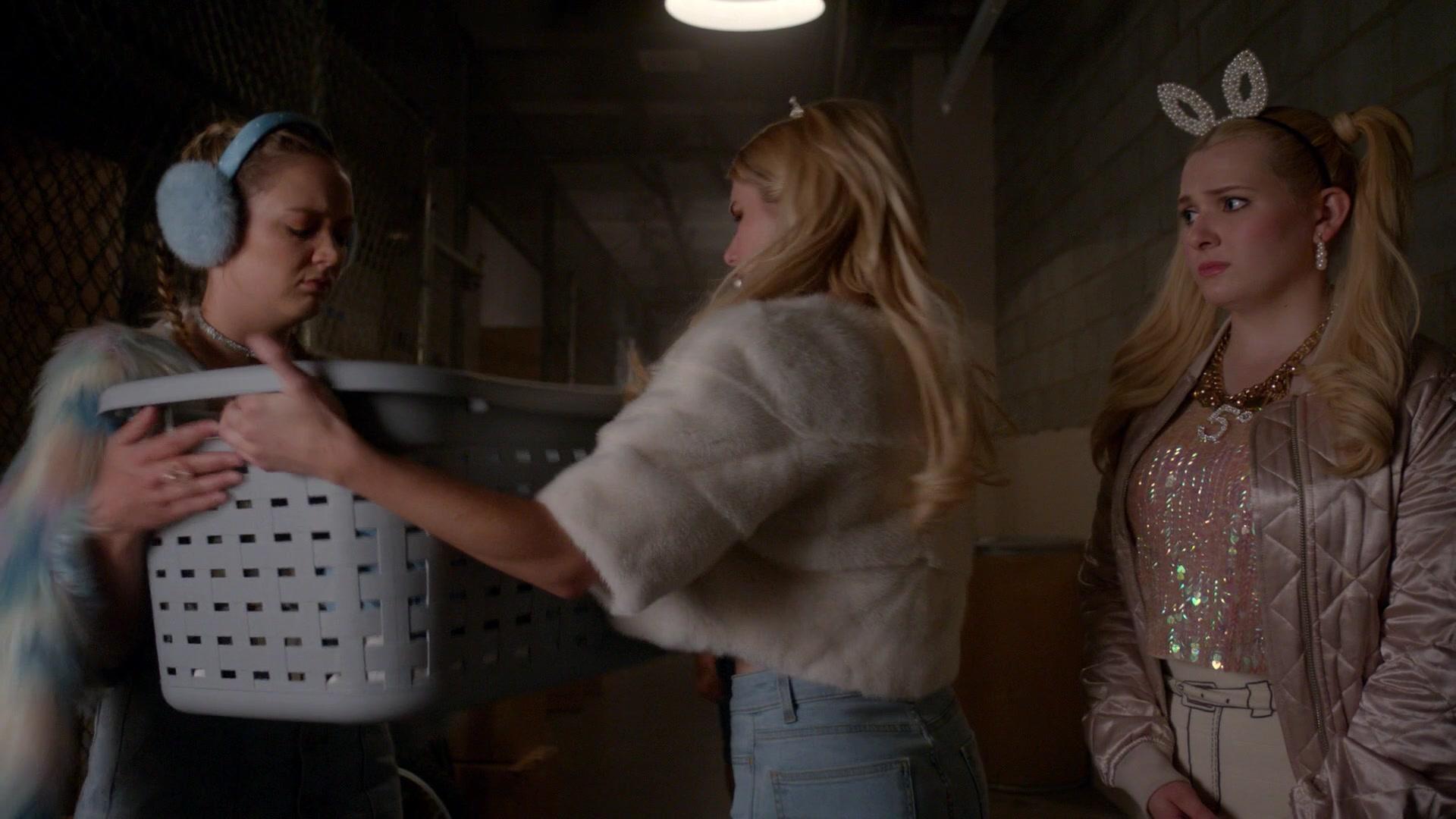 Scream_Queens_2015_S02E01_1080p_003038.jpg